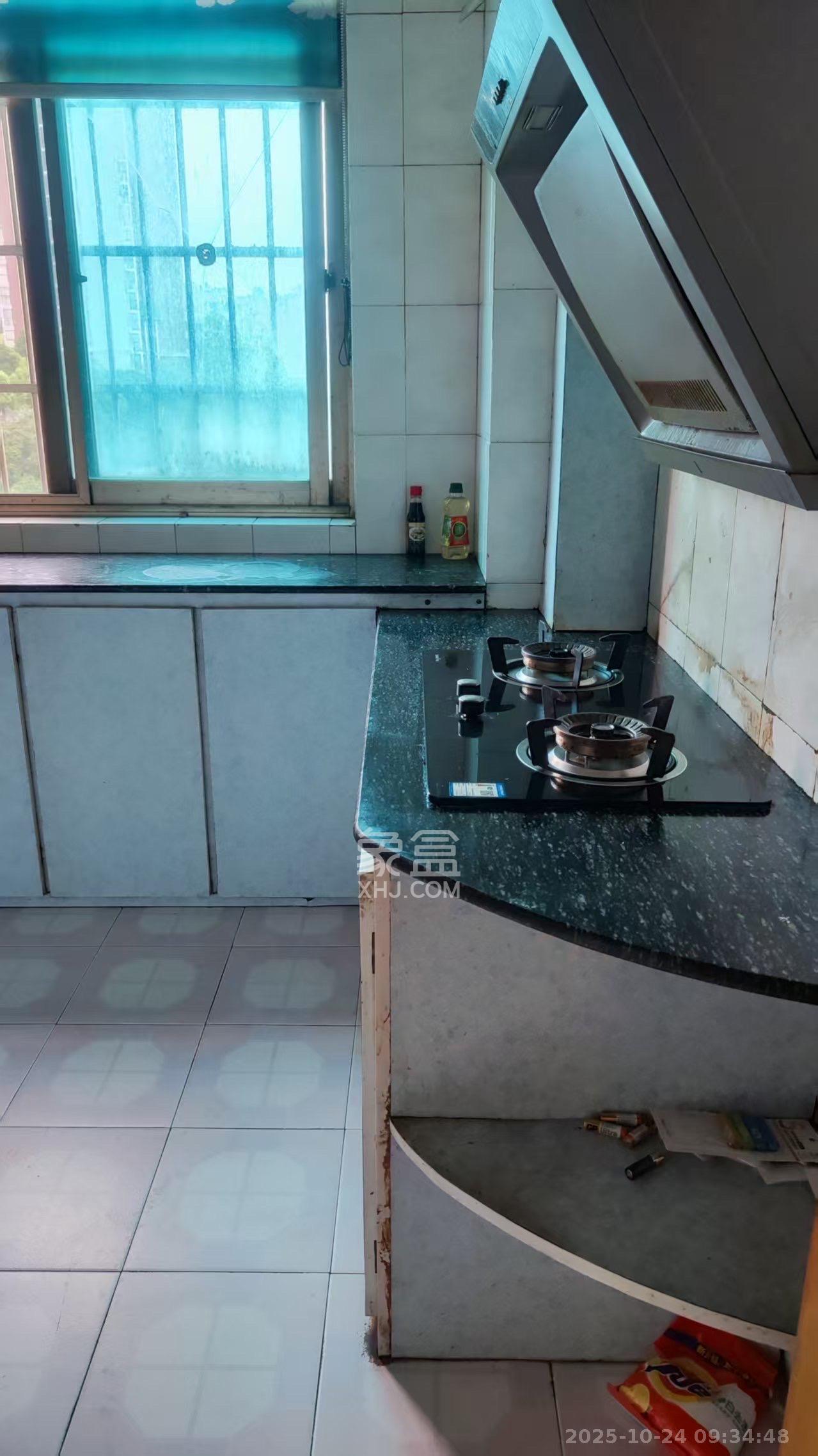 洞井商贸城  3室2厅2卫    1350.0元/月室内图