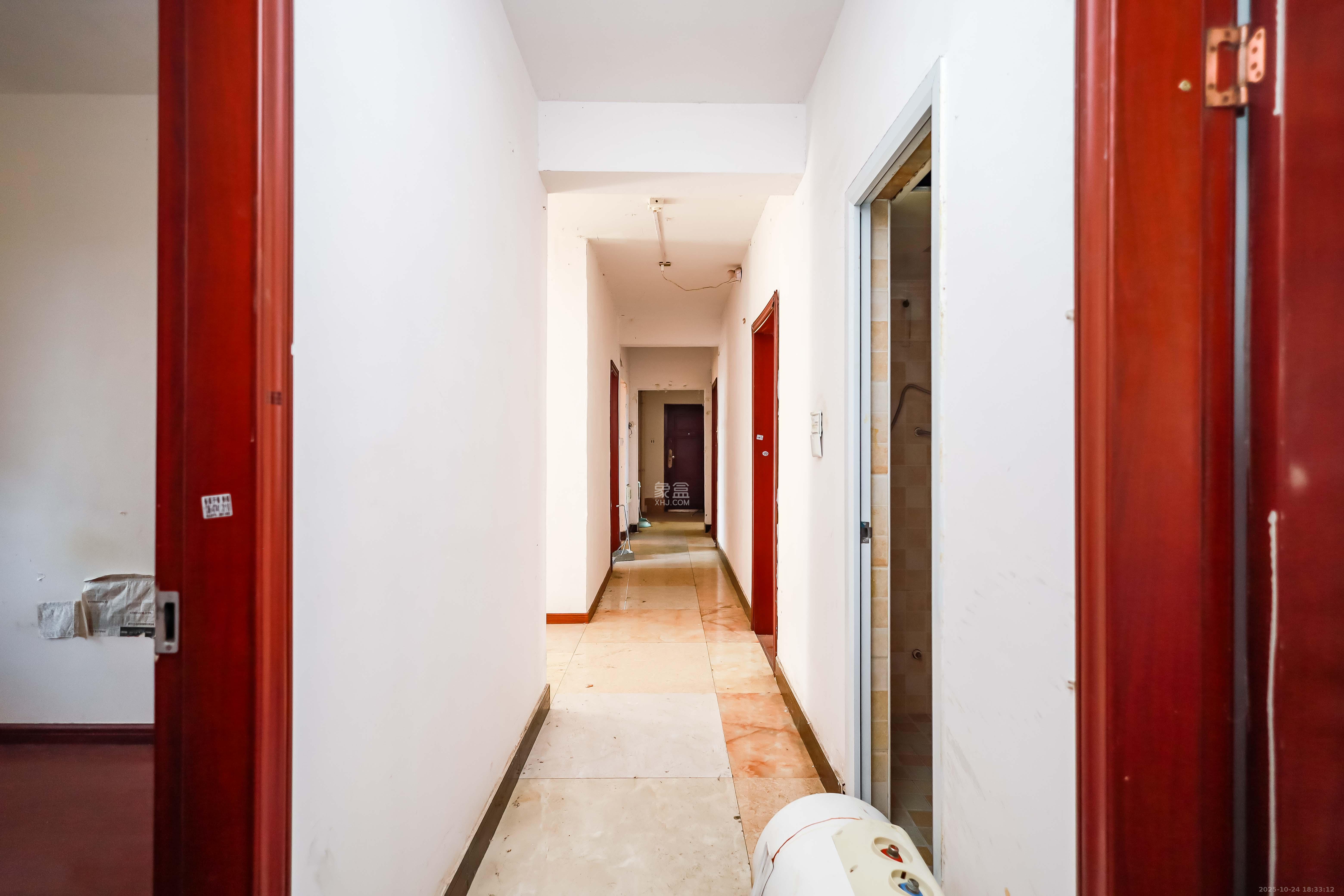 潇湘奥林匹克花园  4室2厅2卫    120.0万客厅