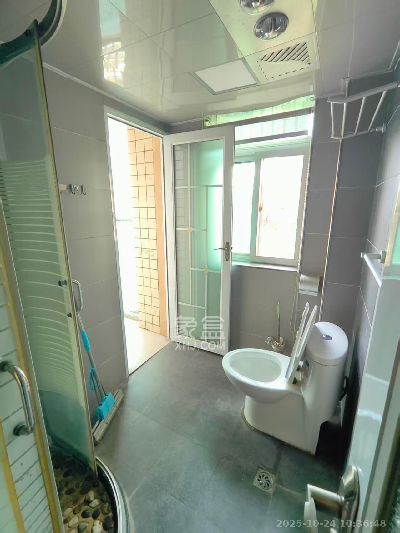 麓谷加州阳光  2室2厅1卫    2100.0元/月室内图