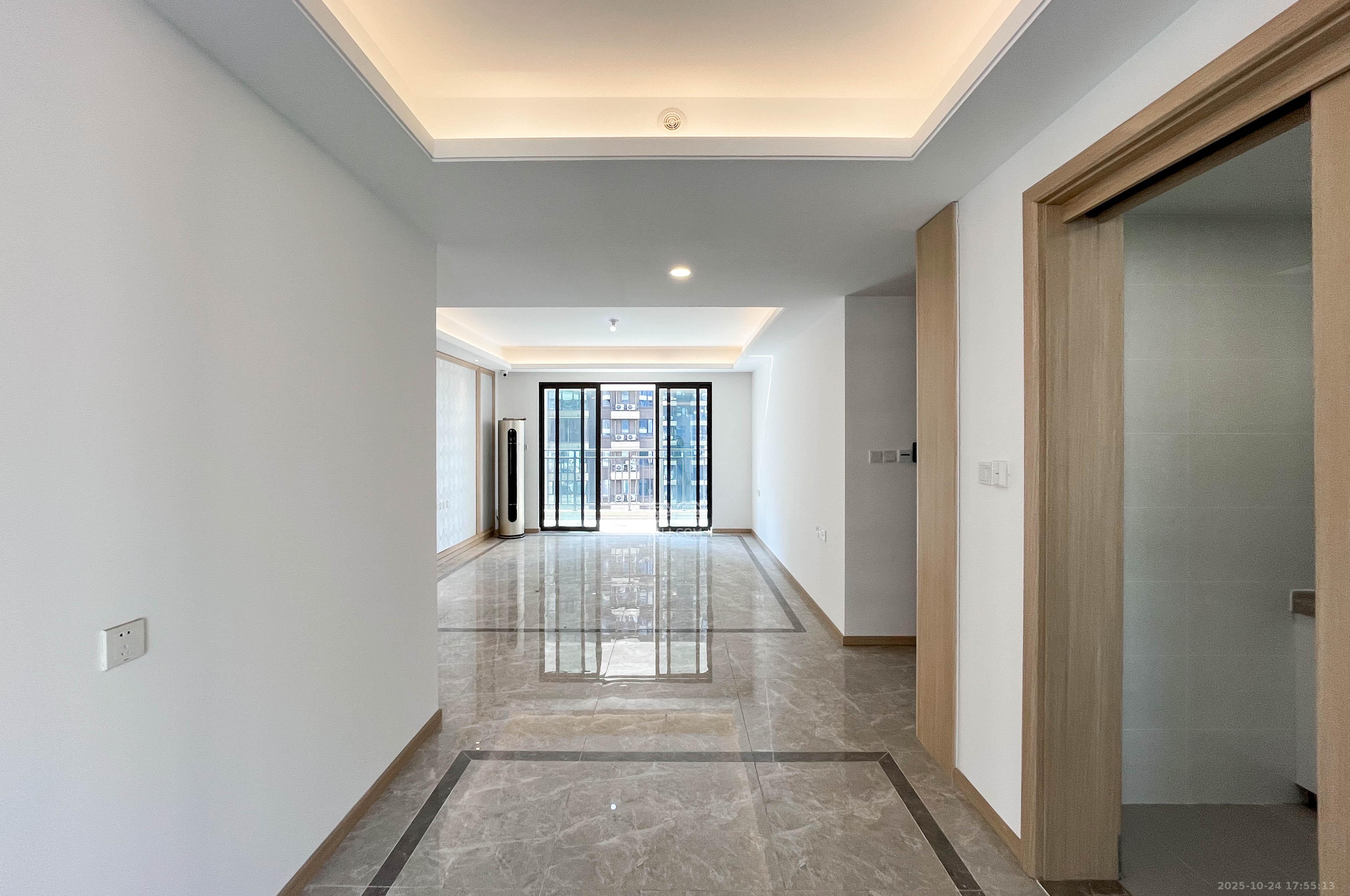 梅溪湖玺悦(新城金茂梦想玺悦) 4室2厅2卫 172.0万 梅溪湖玺悦(新城金茂梦想玺悦) 4室2厅2卫 172.0万客厅