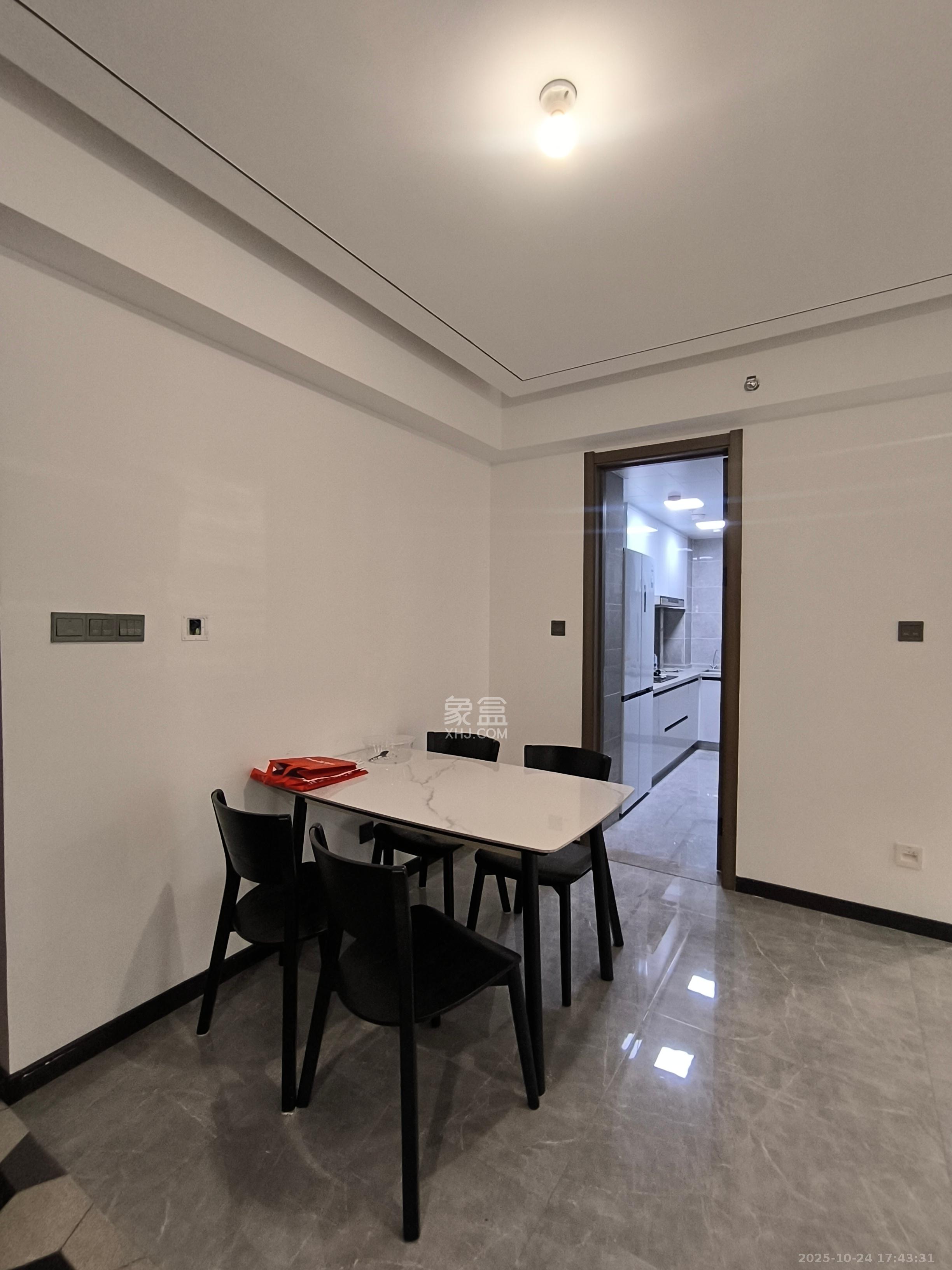 卓越中寰  3室2厅2卫    4500.0元/月室内图