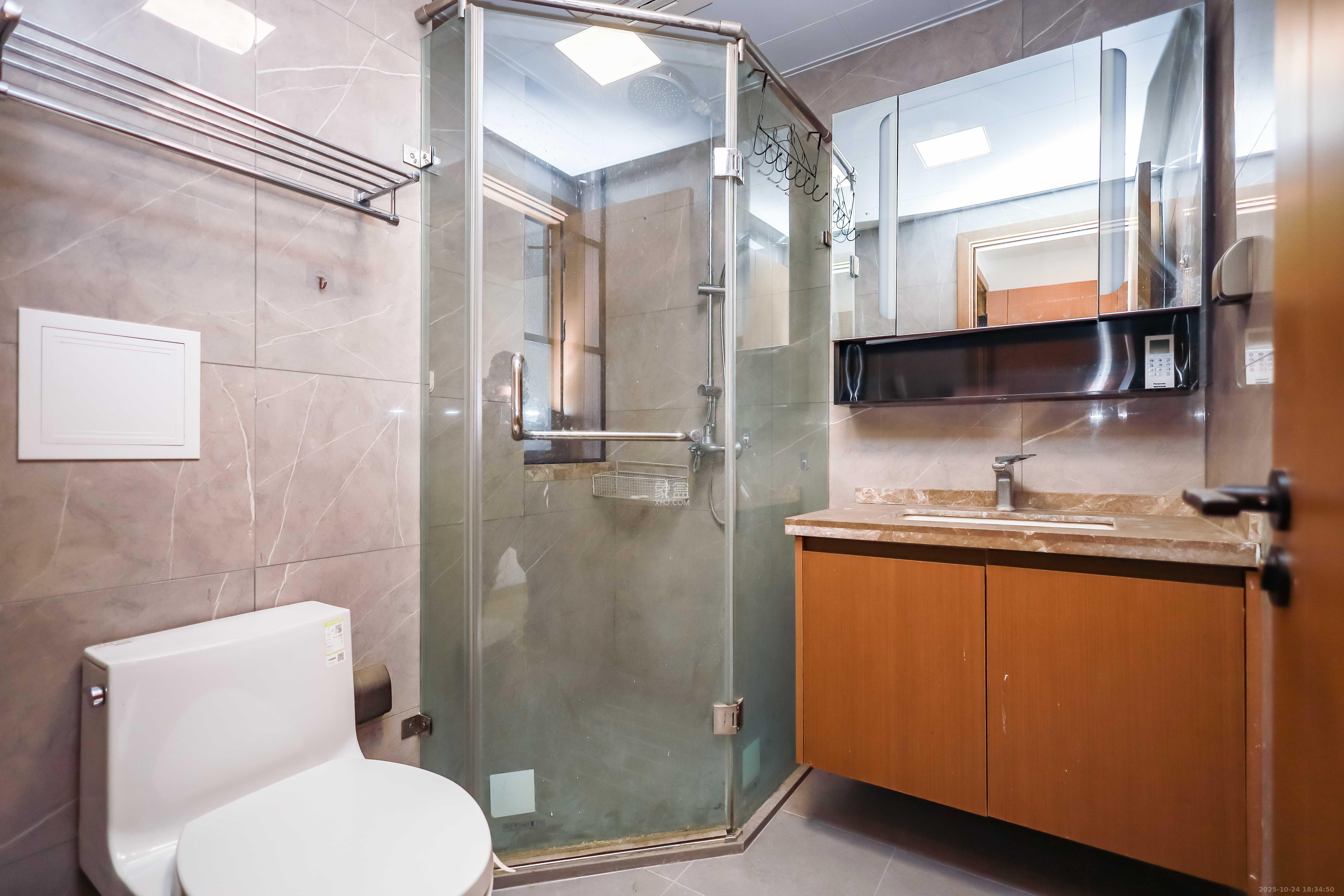 长房云西府一期  3室2厅2卫    102.0万卫生间