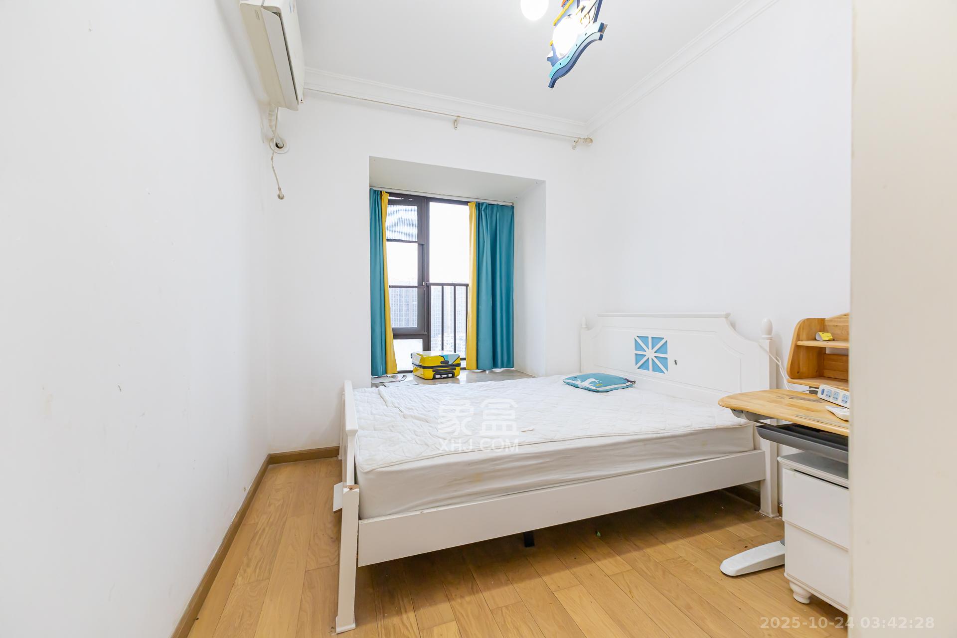 时代倾城一期  3室2厅2卫    82.0万卧室