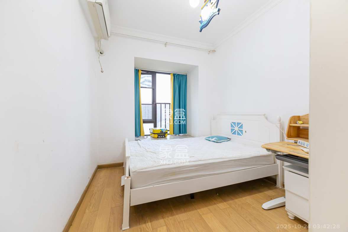 时代倾城一期 3室2厅2卫 82.0万 时代倾城一期 3室2厅2卫 82.0万卧室