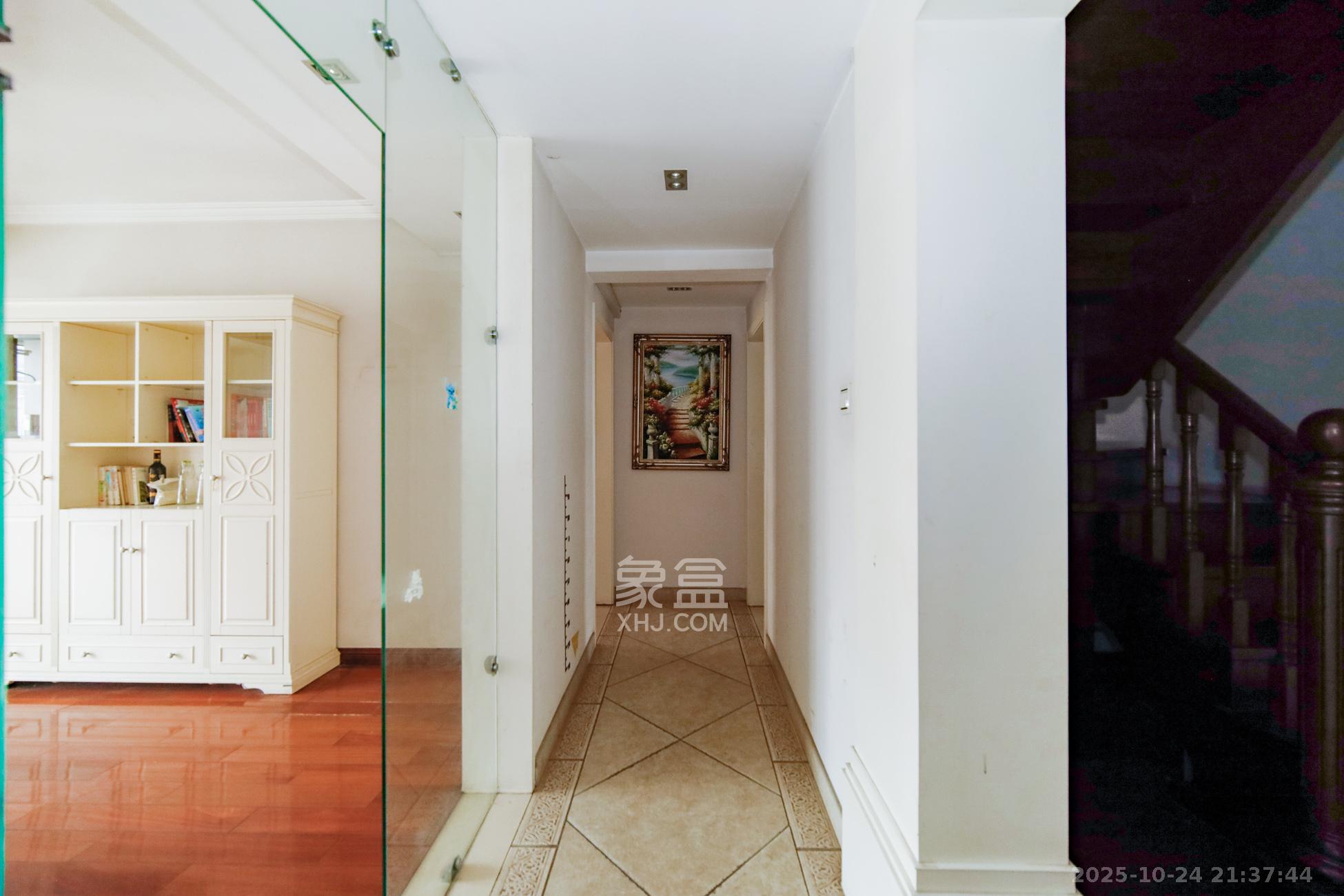 鑫天山水洲城 5室2厅3卫 265.0万 鑫天山水洲城 5室2厅3卫 265.0万其他