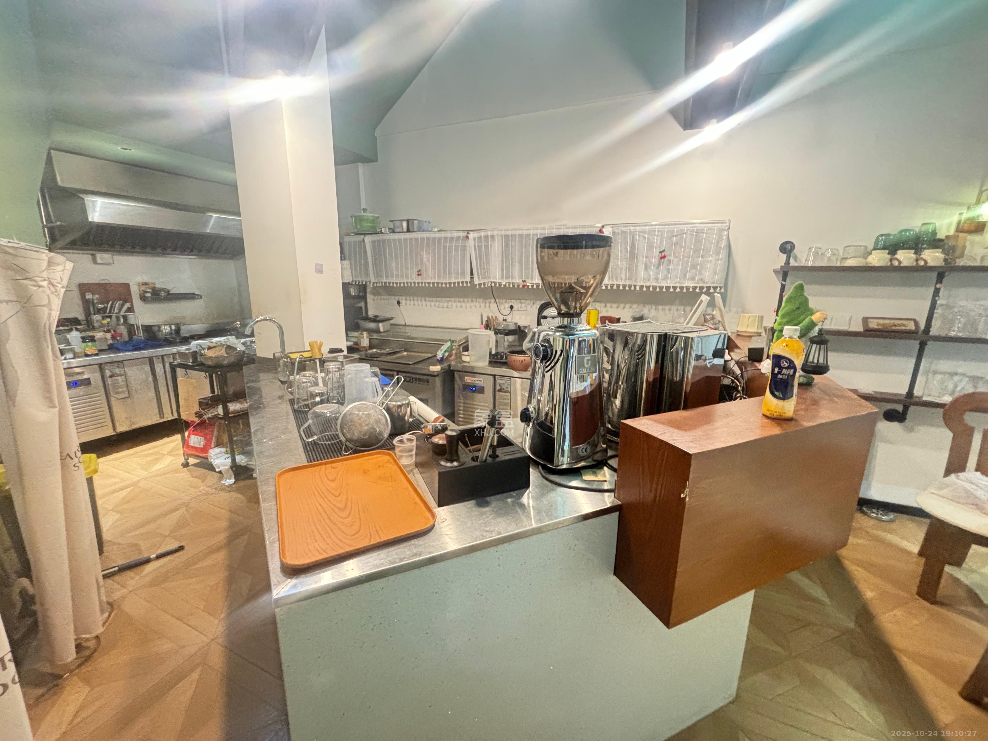 保利香槟国际C区   120.0㎡      6000.0元/月室内图