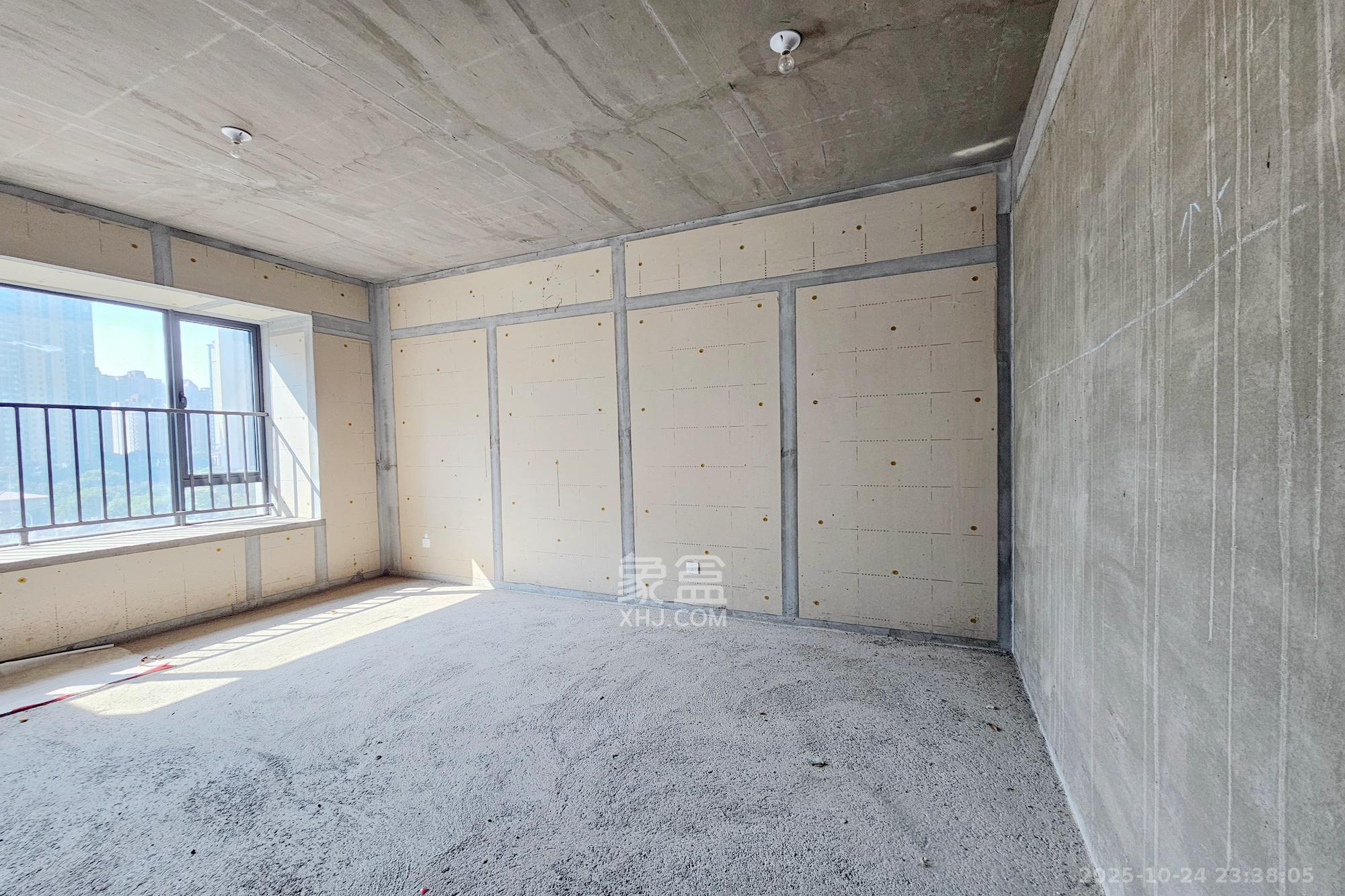 长房东旭国际  4室2厅3卫    300.0万 长房东旭国际  4室2厅3卫    300.0万卧室