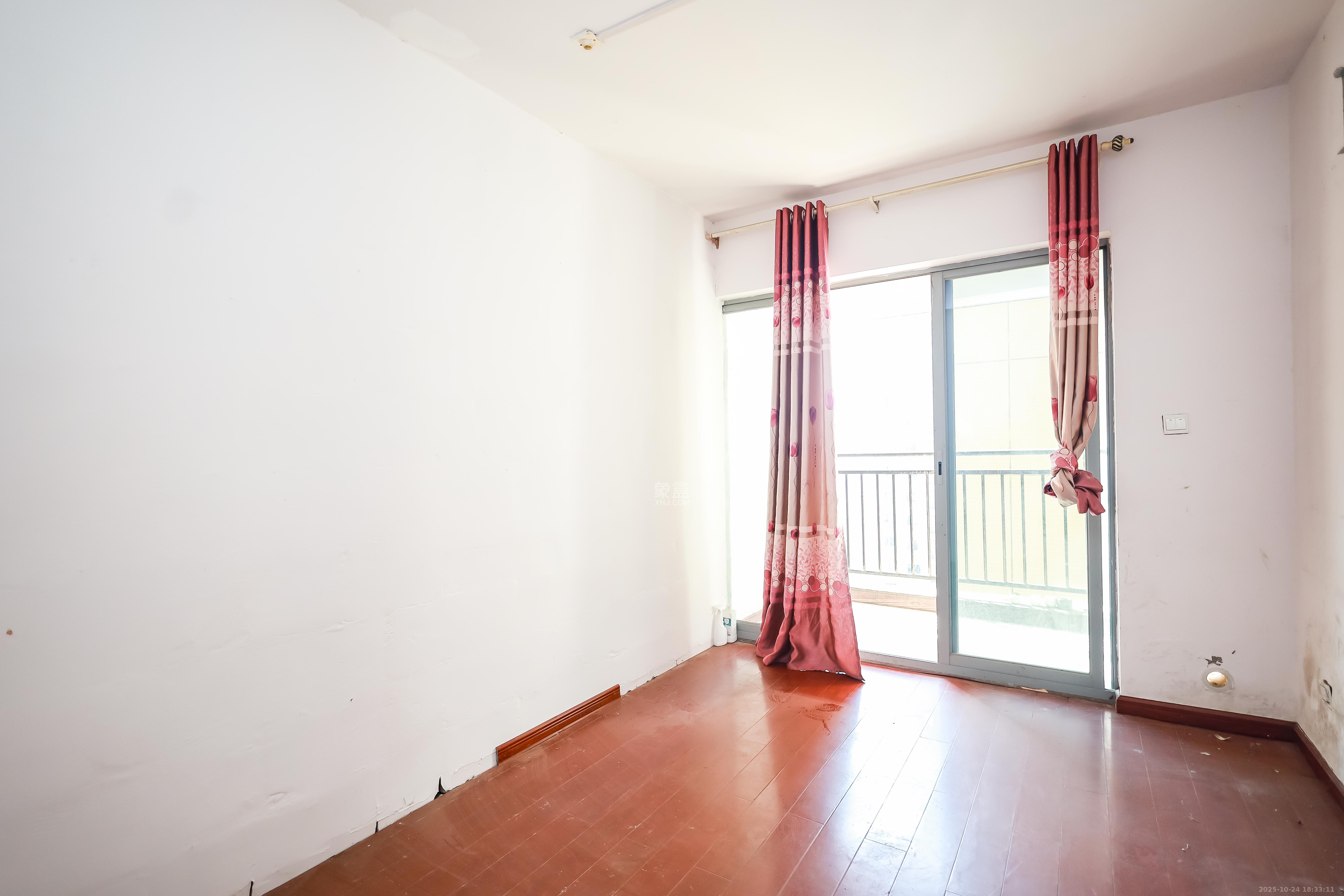 潇湘奥林匹克花园  4室2厅2卫    120.0万卧室