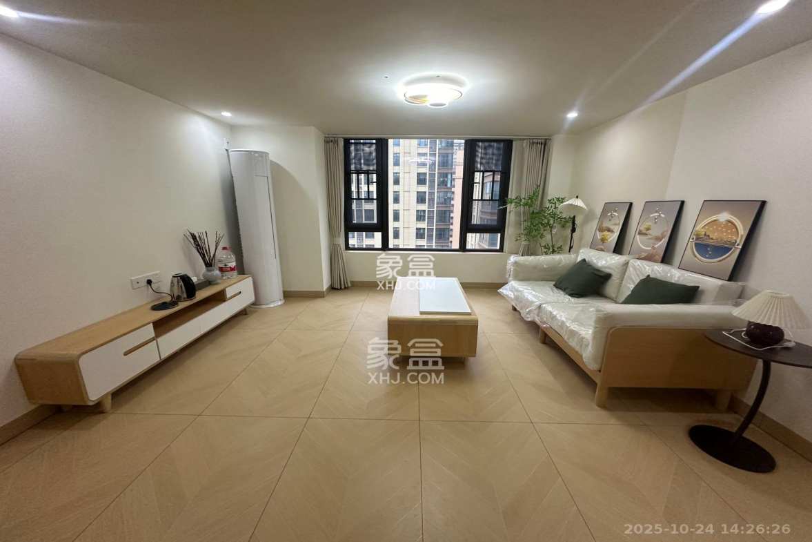 世茂璀璨天城公寓  1室1厅1卫    2300.0元/月 世茂璀璨天城公寓  1室1厅1卫    2300.0元/月室内图