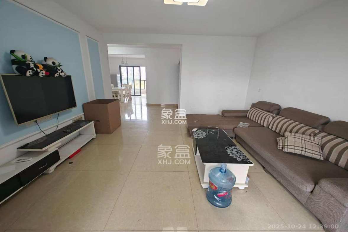 西子花苑  3室2厅1卫    3200.0元/月 西子花苑  3室2厅1卫    3200.0元/月室内图1