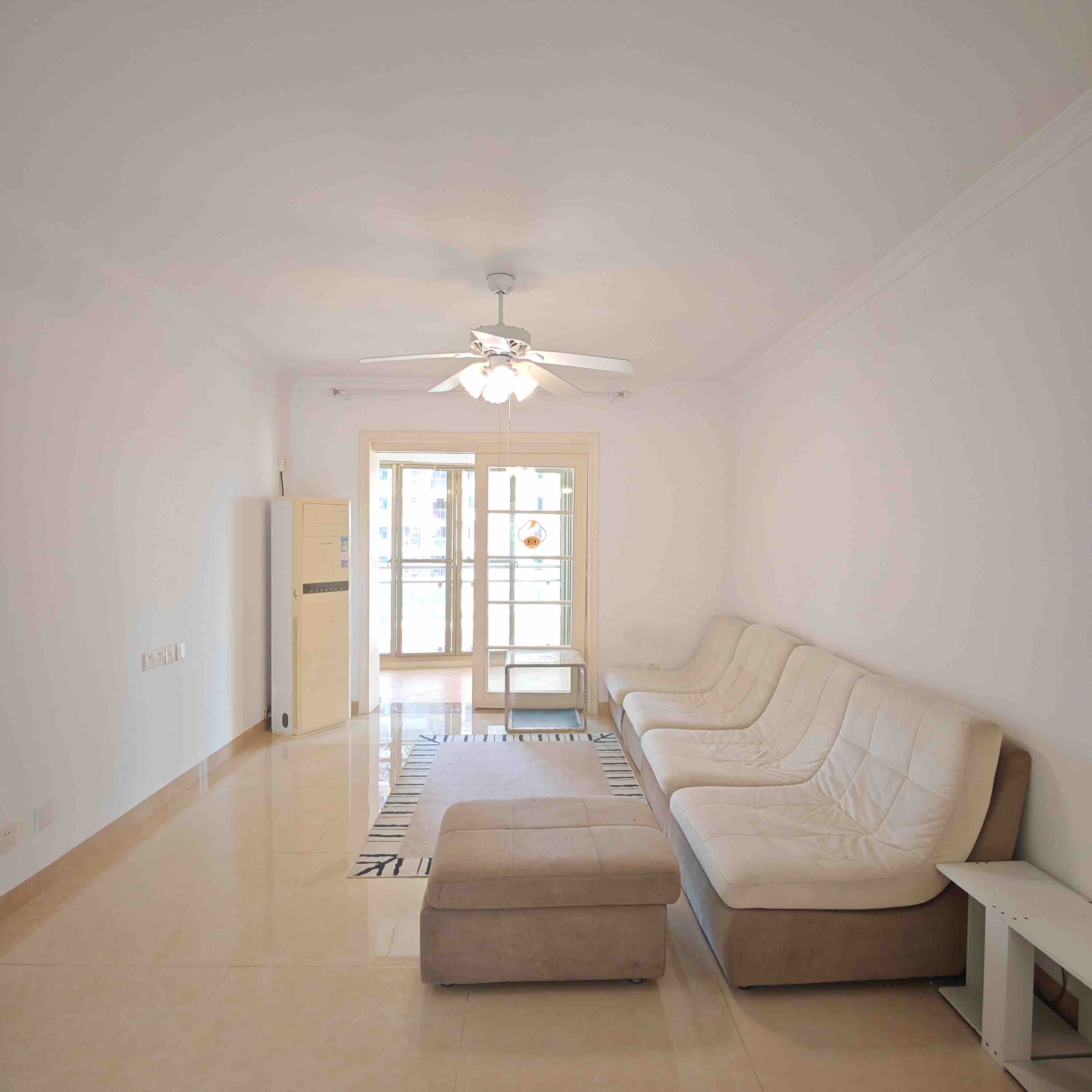 国兴城（C区）  2室2厅1卫    200.0万客厅