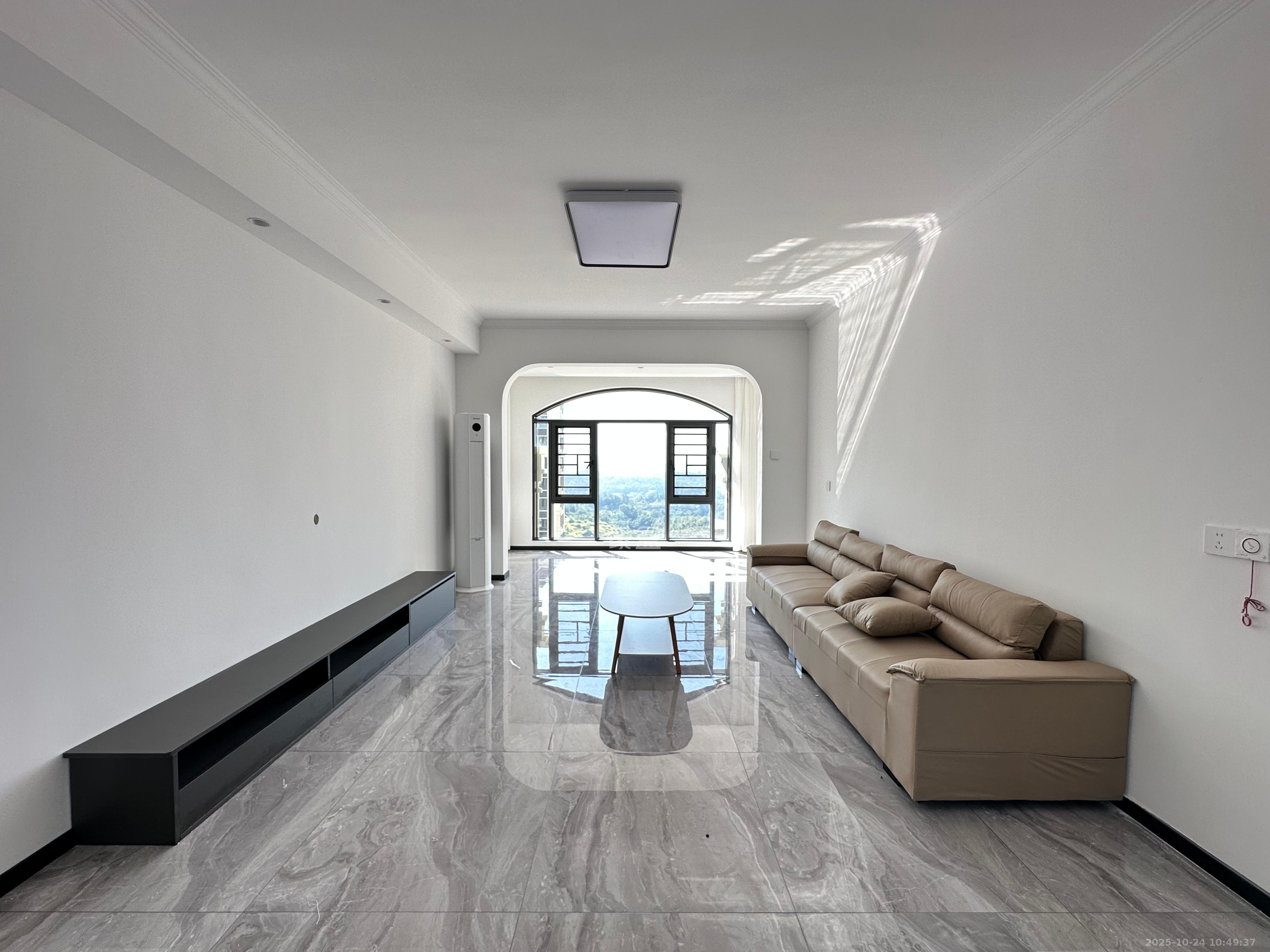 幸福庄园御园  3室2厅2卫    2500.0元/月