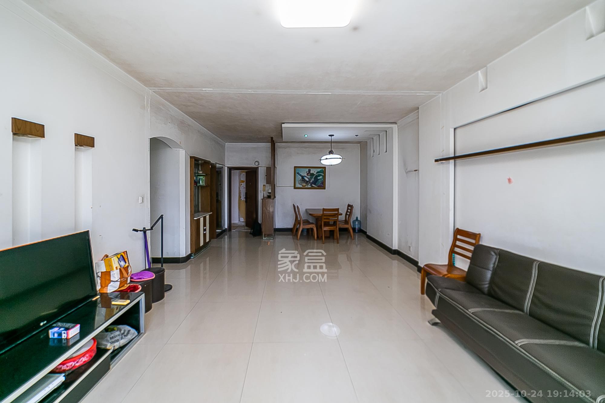 湘中海星之都  3室2厅2卫    110.0万 湘中海星之都  3室2厅2卫    110.0万客厅