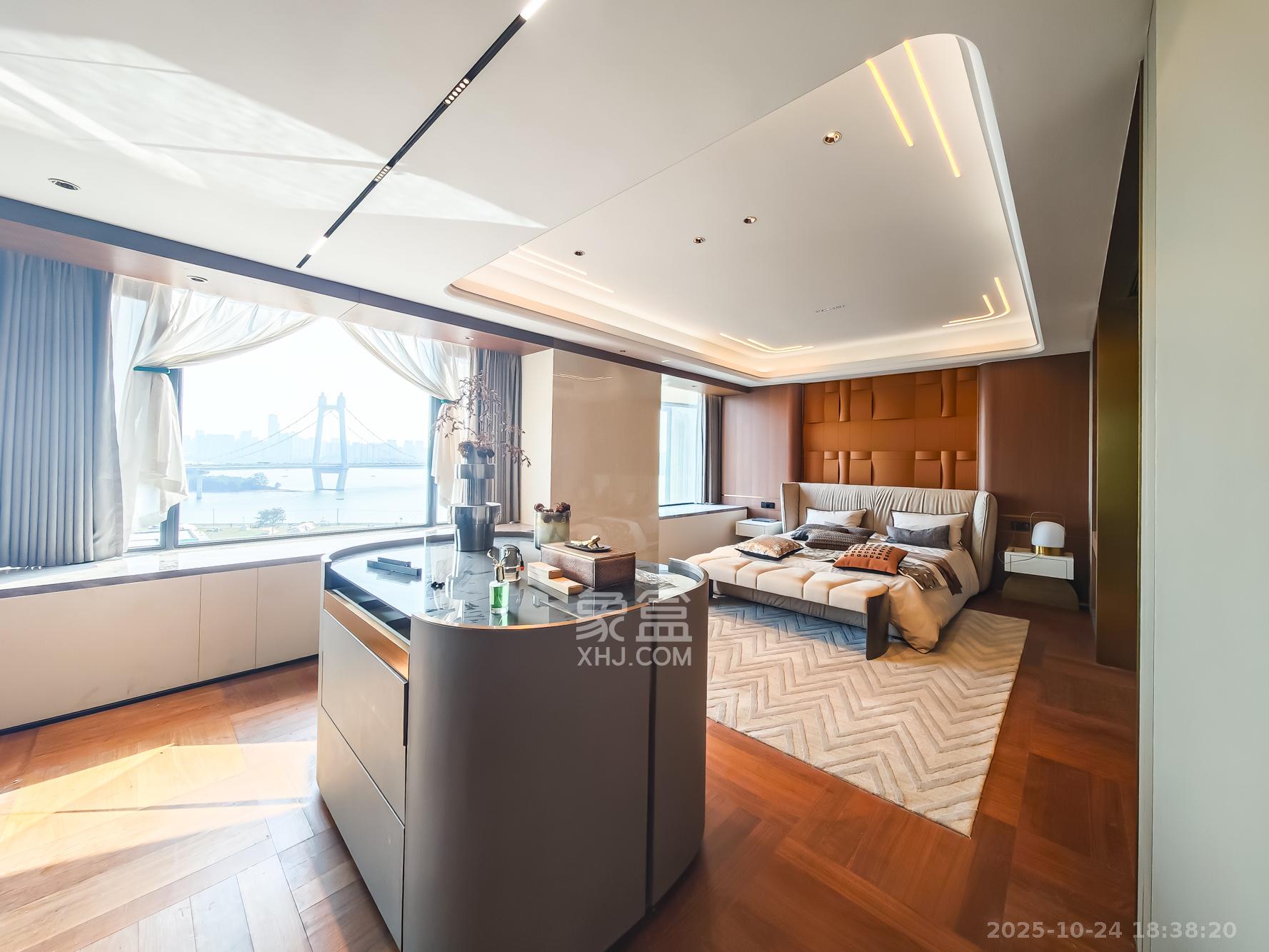 中欣楚天御府B区观澜  5室2厅3卫    1100.0万 中欣楚天御府B区观澜  5室2厅3卫    1100.0万卧室