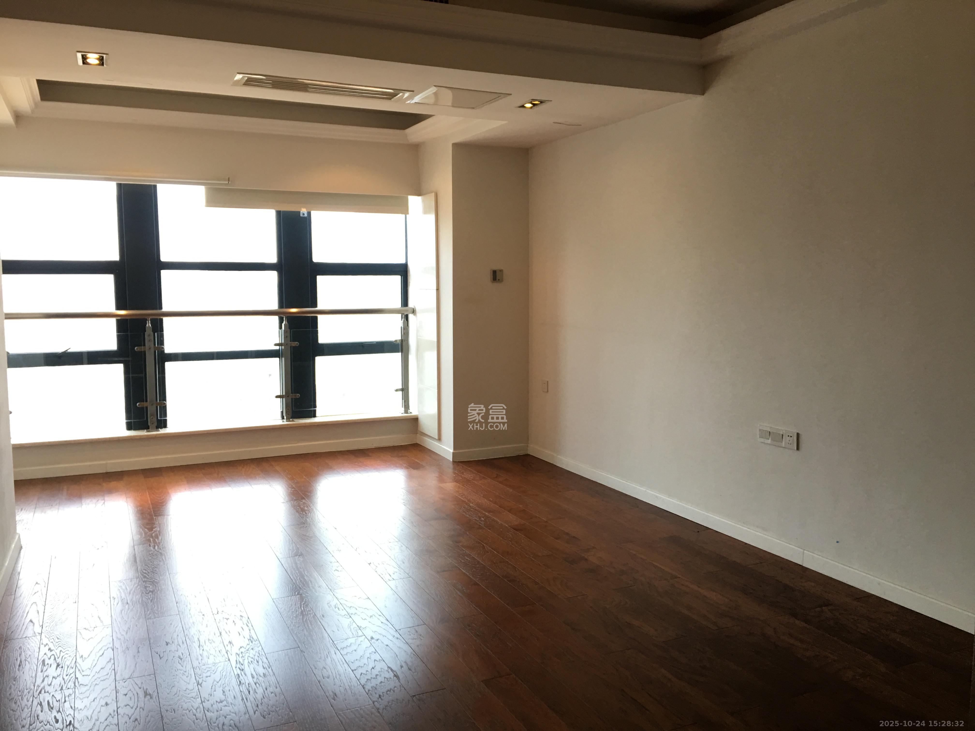 壹号公馆  1室1厅1卫    3000.0元/月室内图