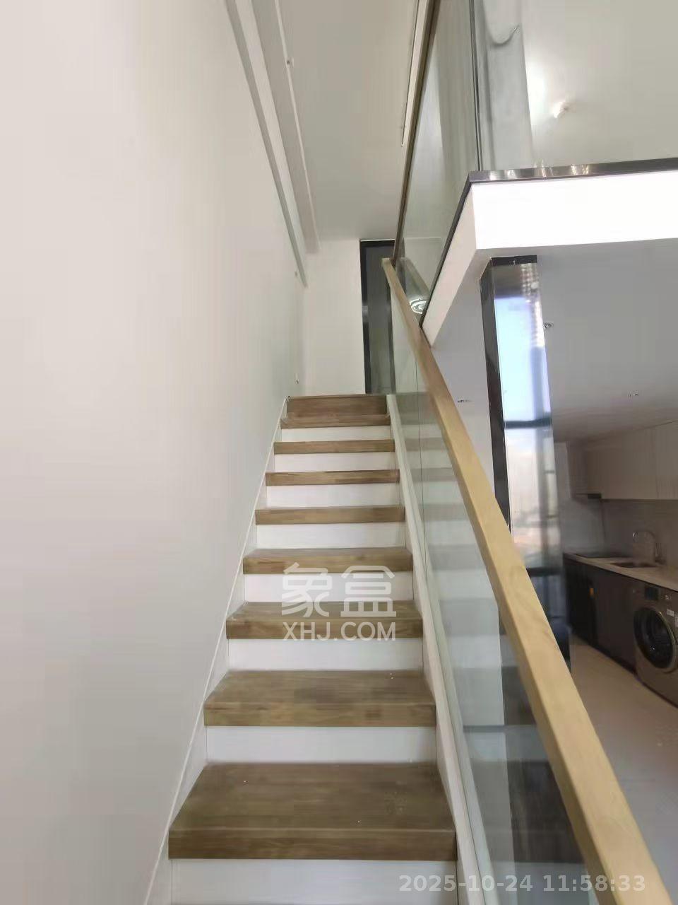 藏珑湖上公馆 1室1厅2卫 2300.0元/月 藏珑湖上公馆 1室1厅2卫 2300.0元/月室内图