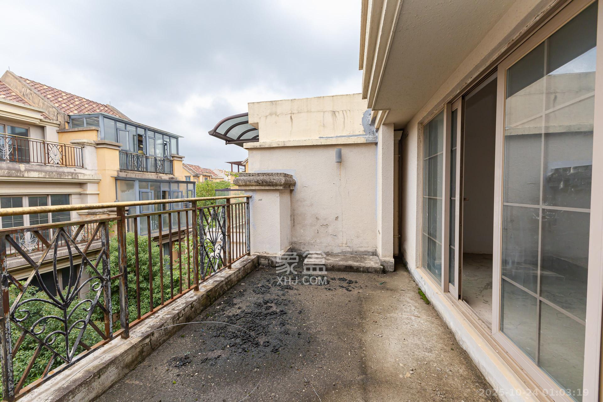 盈峰翠邸  5室2厅4卫    155.0万阳台