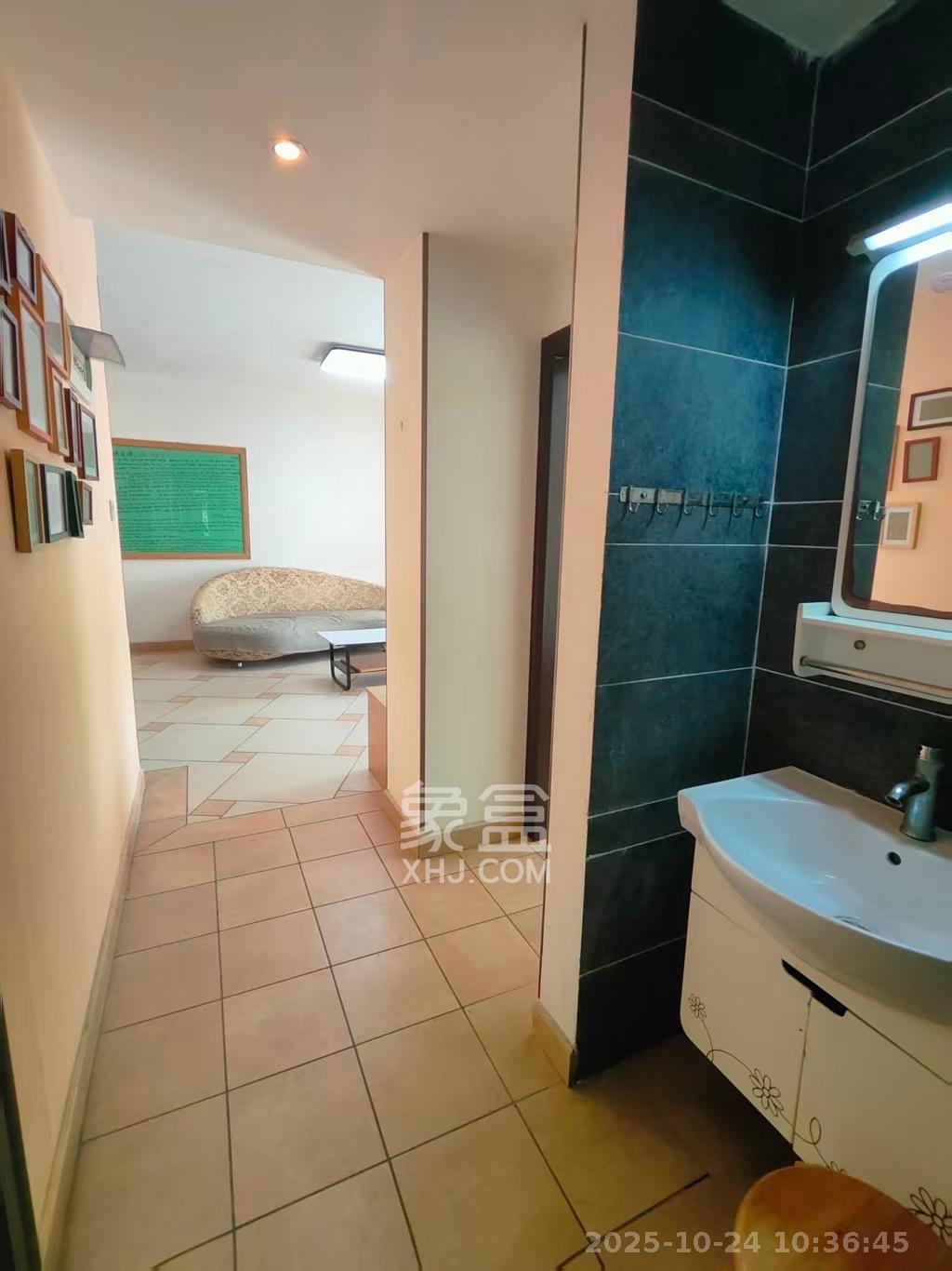 麓谷加州阳光  2室2厅1卫    2100.0元/月室内图