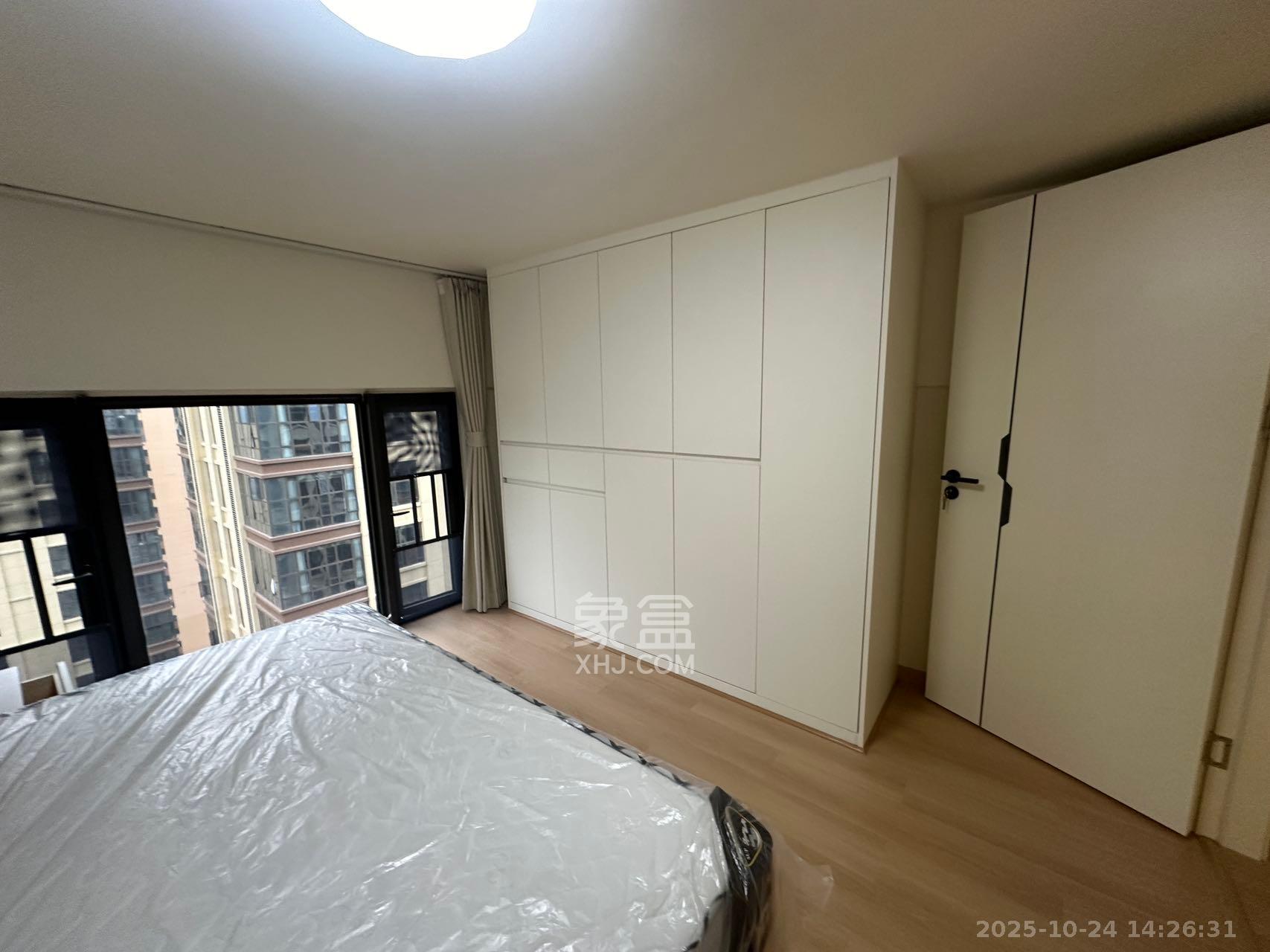 世茂璀璨天城公寓  1室1厅1卫    2300.0元/月室内图