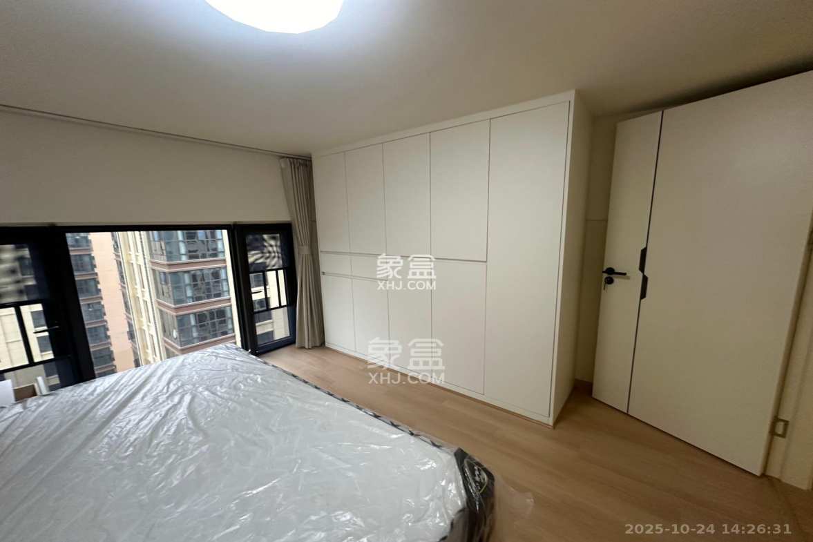 世茂璀璨天城公寓  1室1厅1卫    2300.0元/月 世茂璀璨天城公寓  1室1厅1卫    2300.0元/月室内图