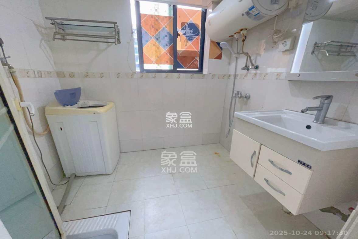 三万英尺  1室1厅1卫    2000.0元/月 三万英尺  1室1厅1卫    2000.0元/月室内图