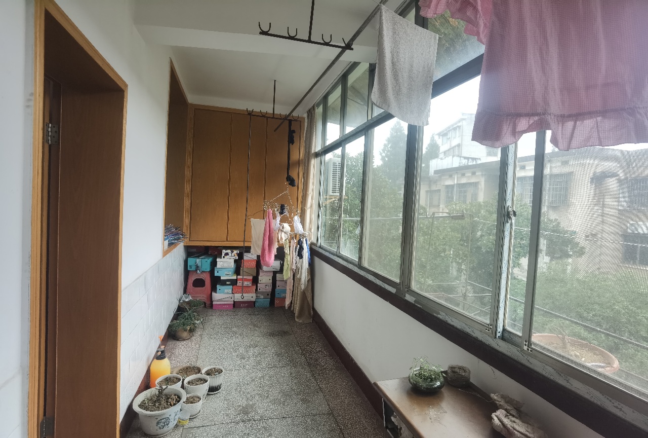 梓山社区(赫山法院宿舍)  3室2厅1卫    800.0元/月 梓山社区(赫山法院宿舍)  3室2厅1卫    800.0元/月室内图