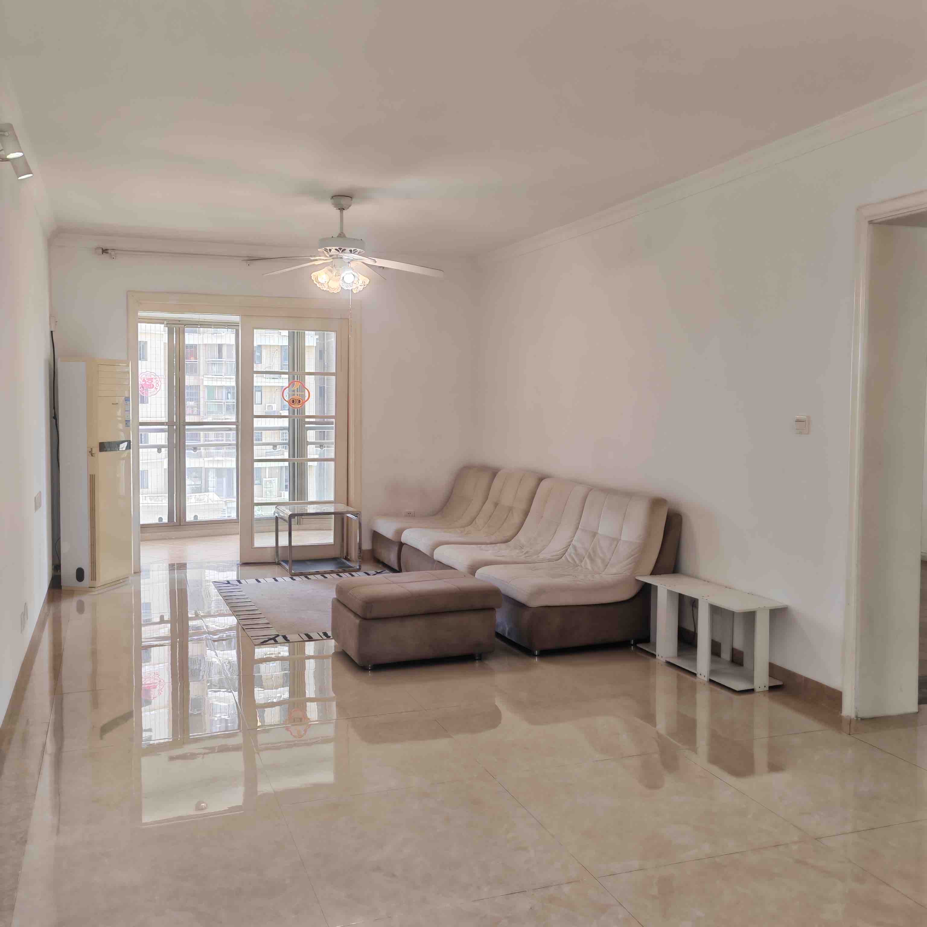 国兴城（C区）  2室2厅1卫    200.0万客厅