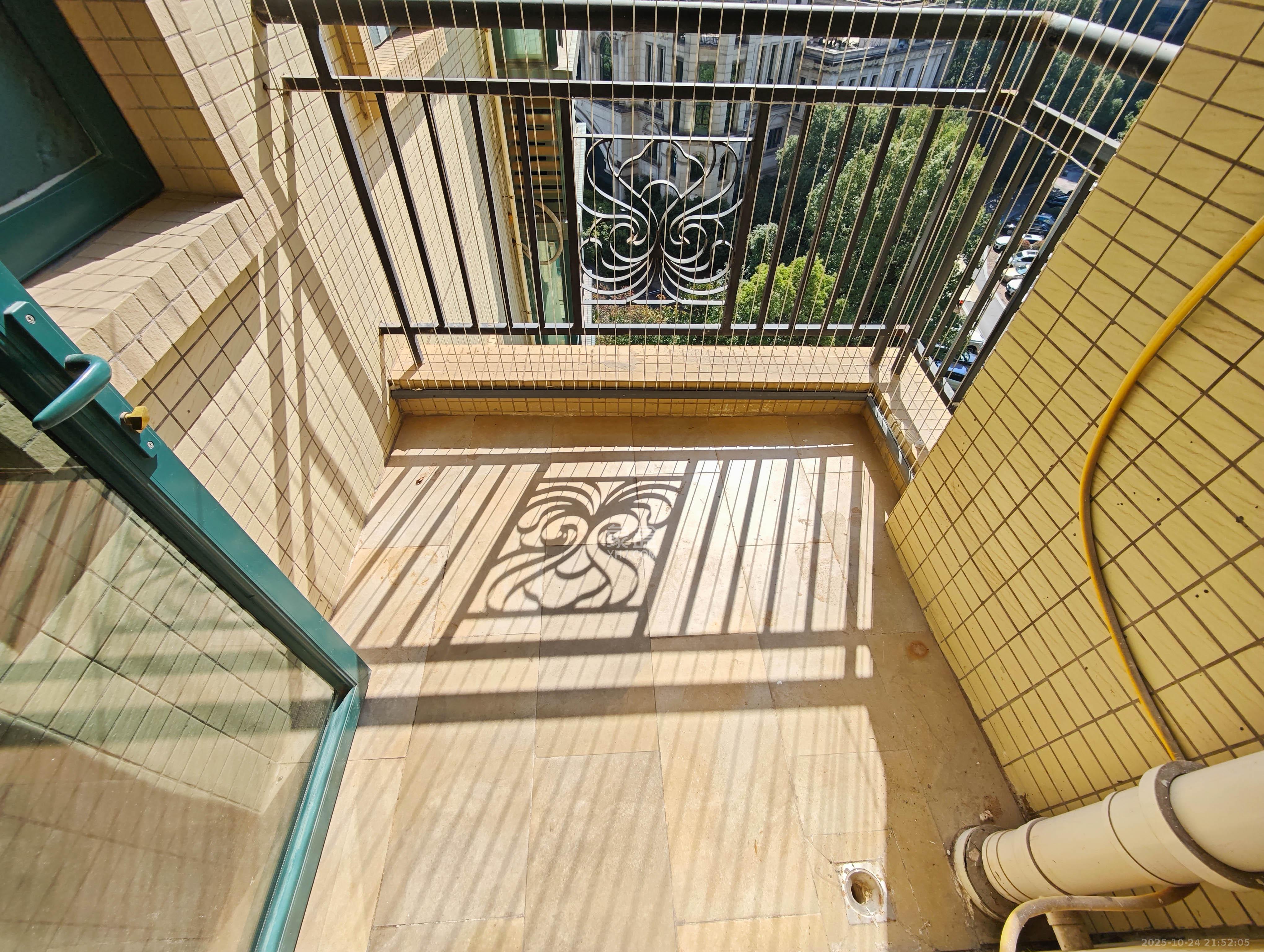 恒大城  4室2厅1卫    102.0万 恒大城  4室2厅1卫    102.0万阳台