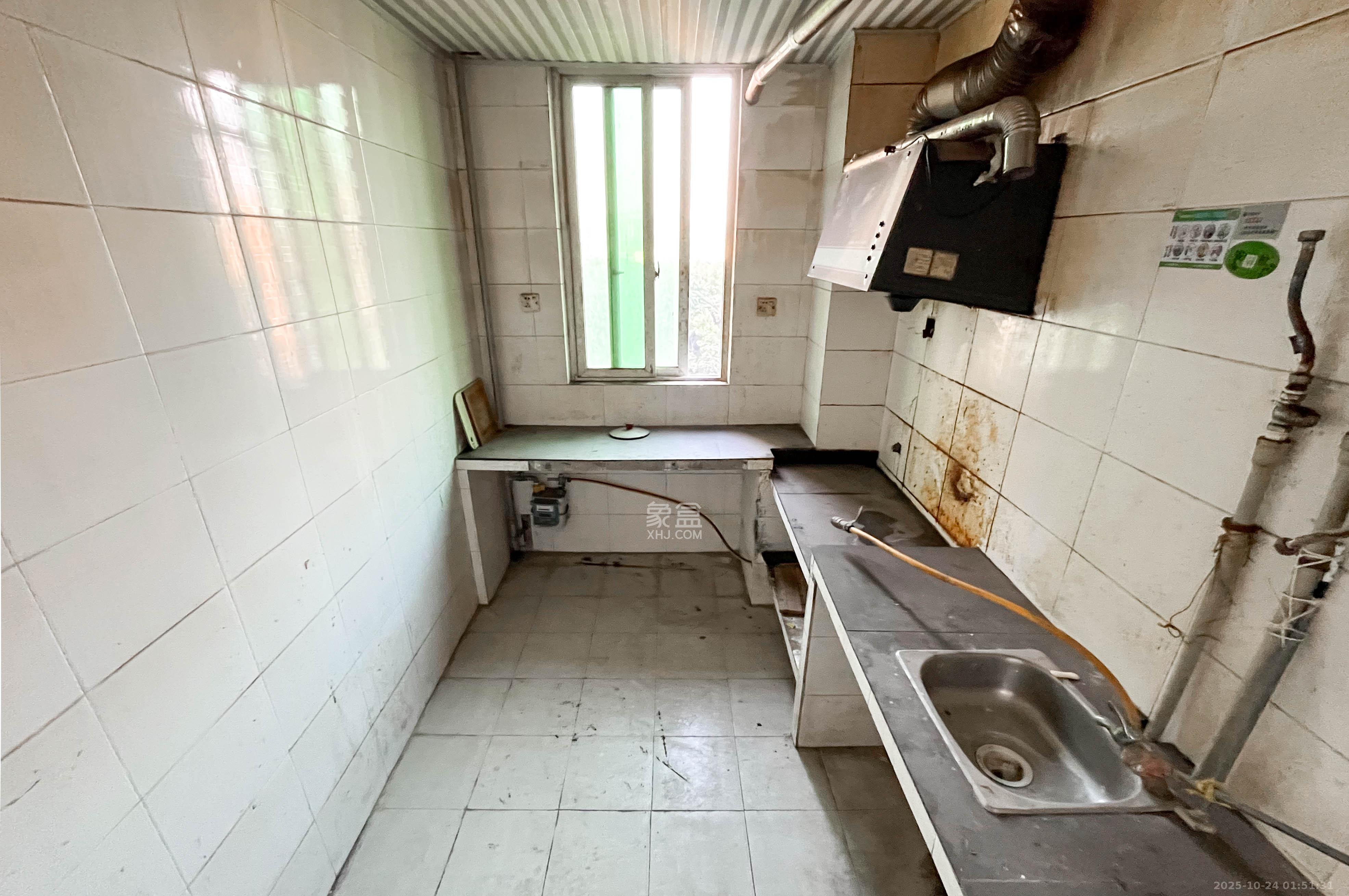 麓谷加州阳光  3室2厅2卫    85.0万 麓谷加州阳光  3室2厅2卫    85.0万厨房