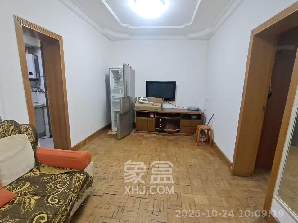 桐荫里社区  2室1厅1卫    1900.0元/月 桐荫里社区  2室1厅1卫    1900.0元/月