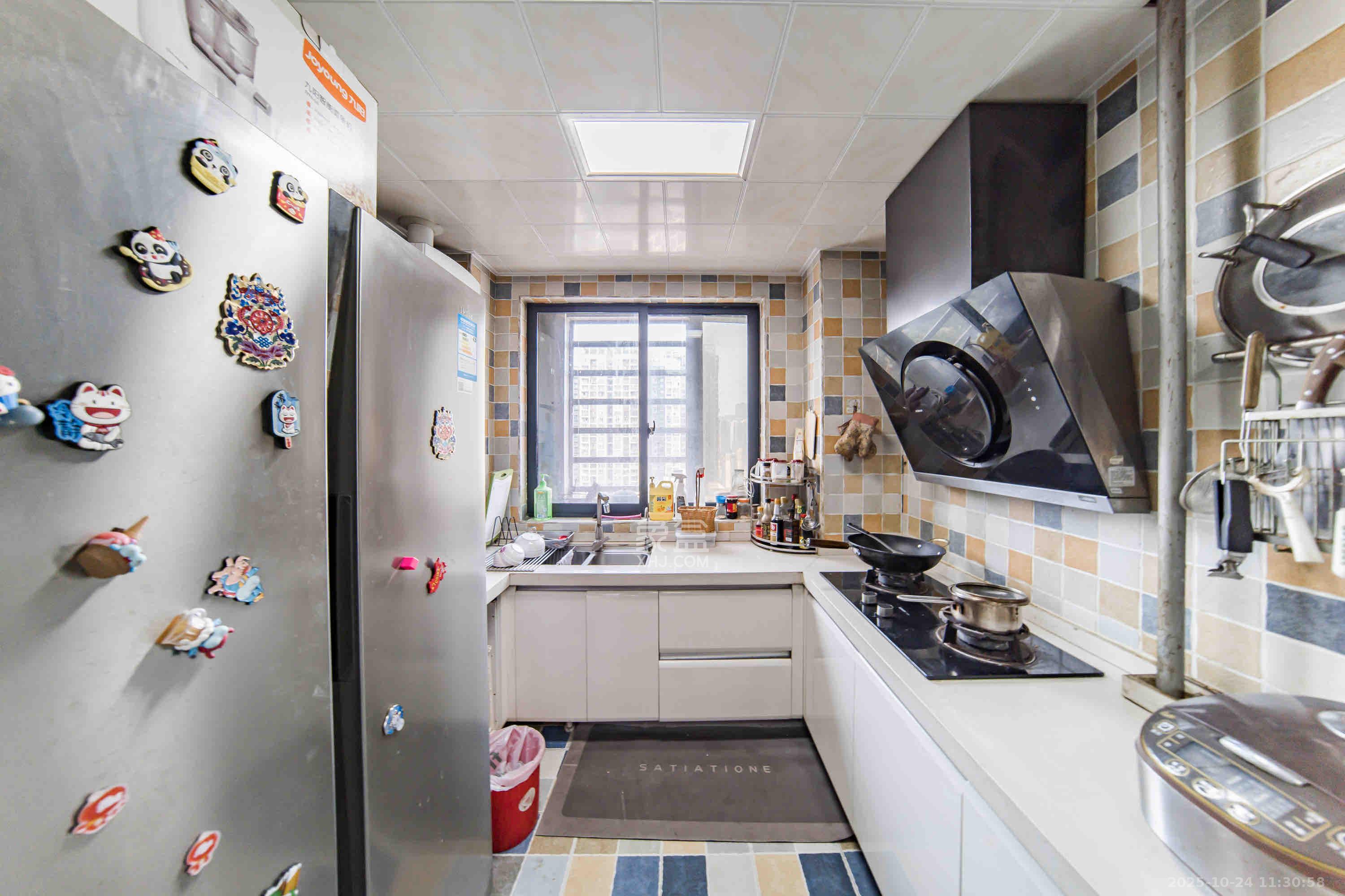 奥克斯广场  3室2厅1卫    3200.0元/月室内图