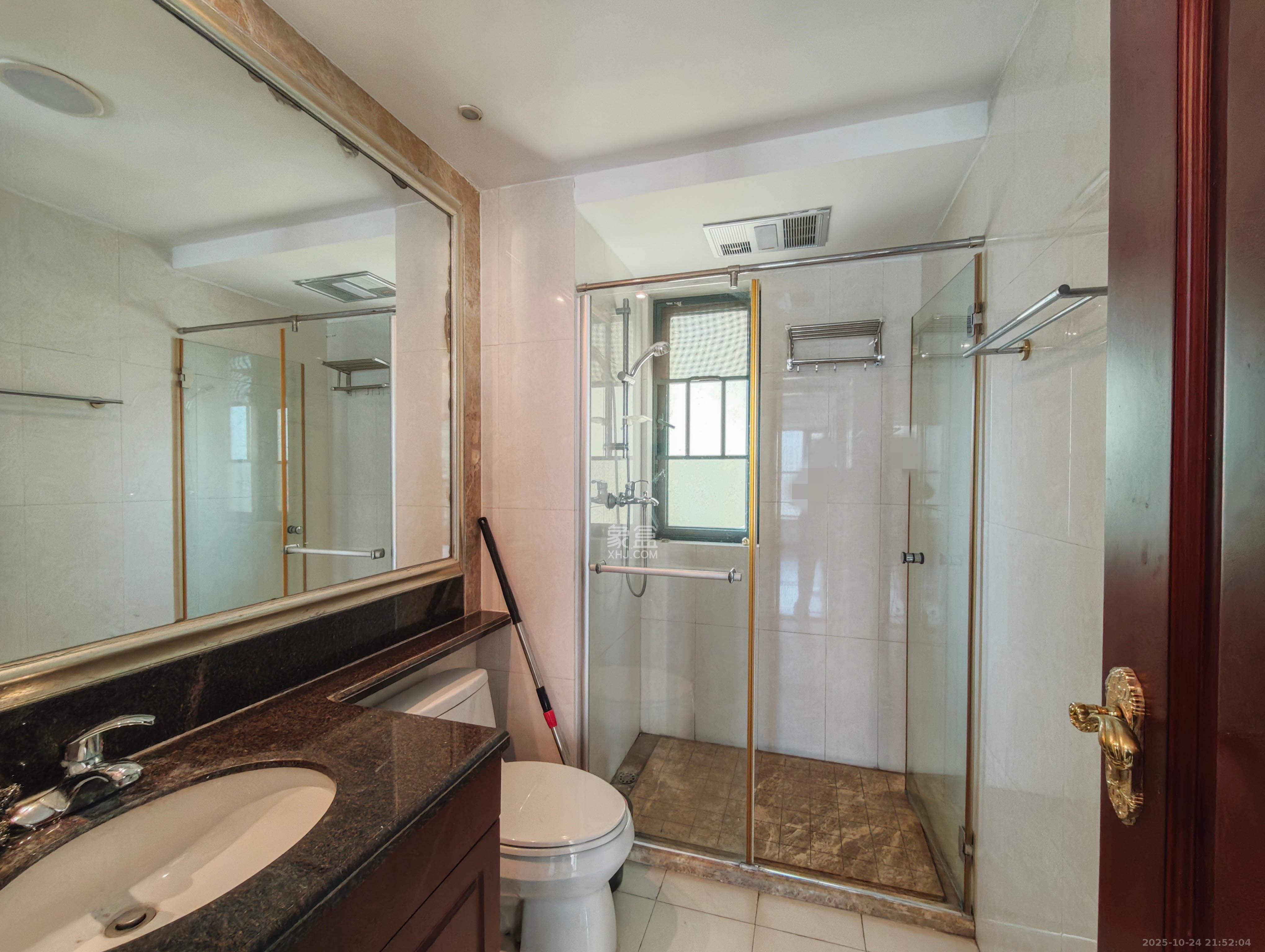 恒大城  4室2厅1卫    102.0万卫生间