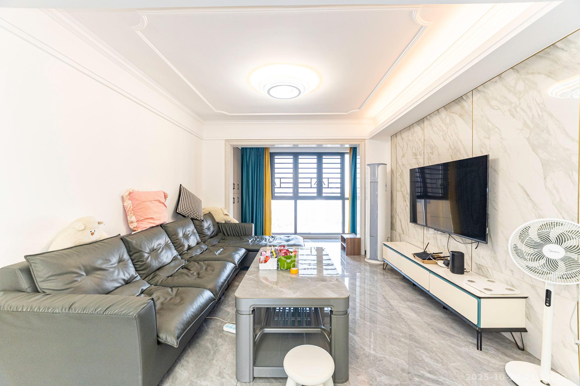 保利香槟国际 4室2厅2卫 108.0万 保利香槟国际 4室2厅2卫 108.0万客厅