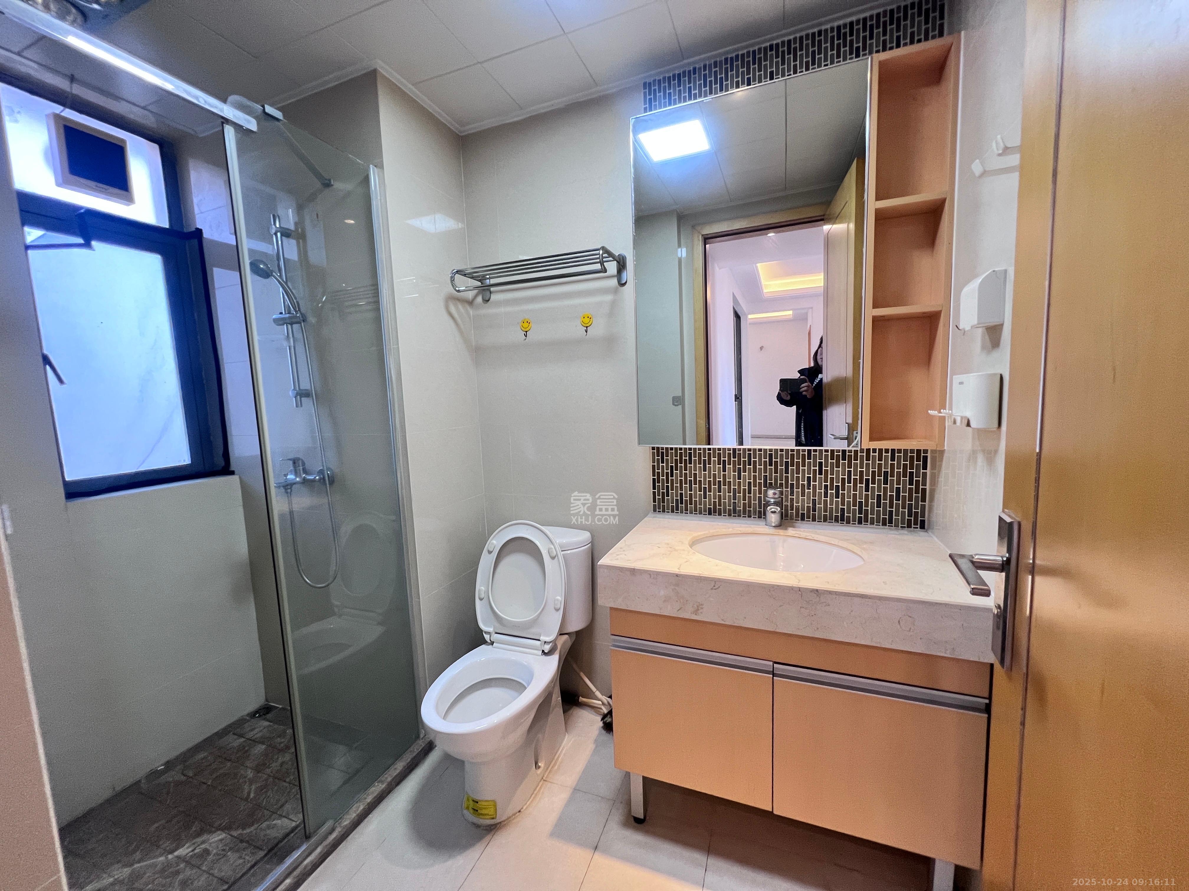 珠江郦城薰衣道  3室2厅1卫    2300.0元/月室内图