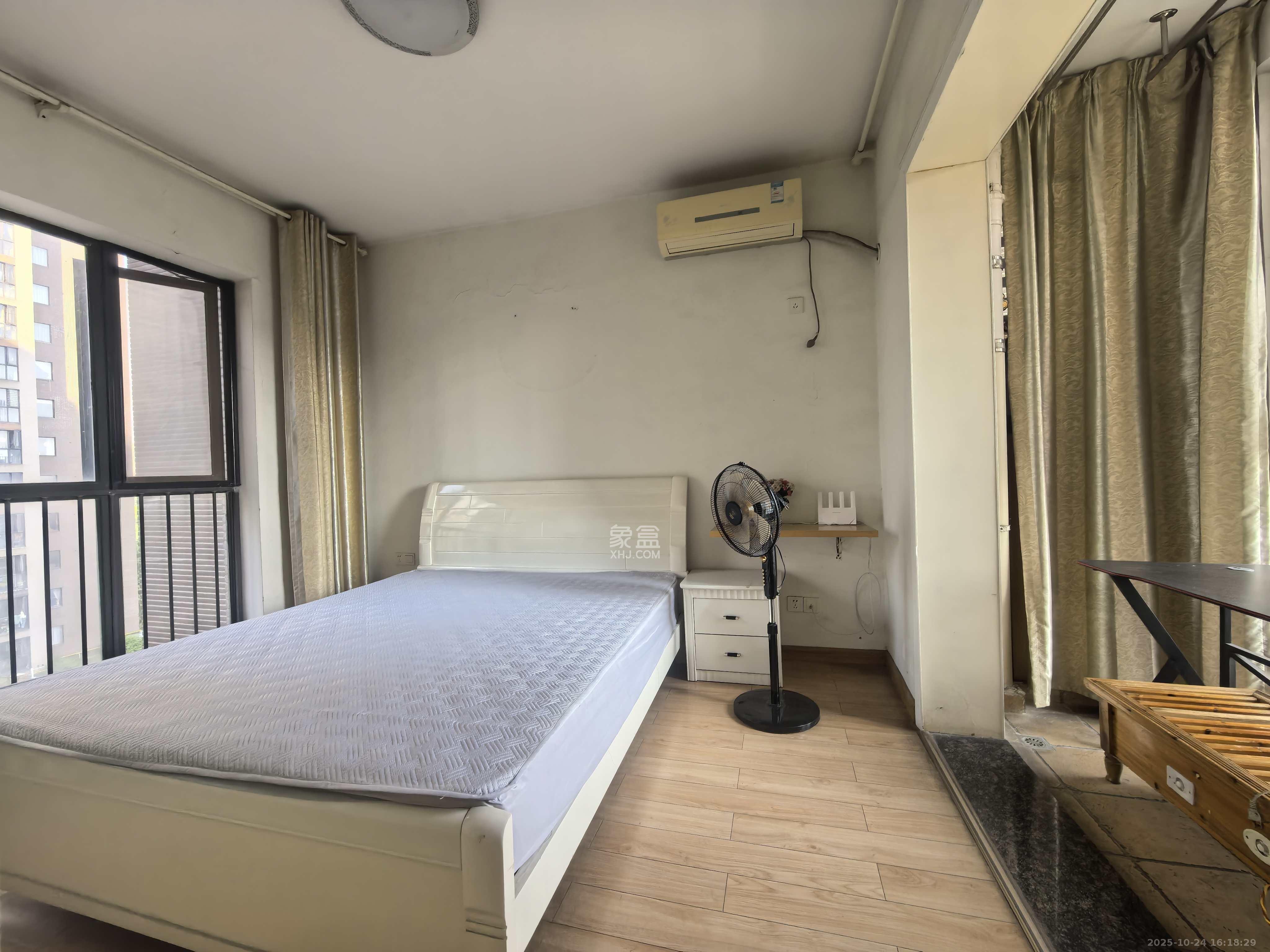 金土地第一湾  3室2厅2卫    2700.0元/月室内图