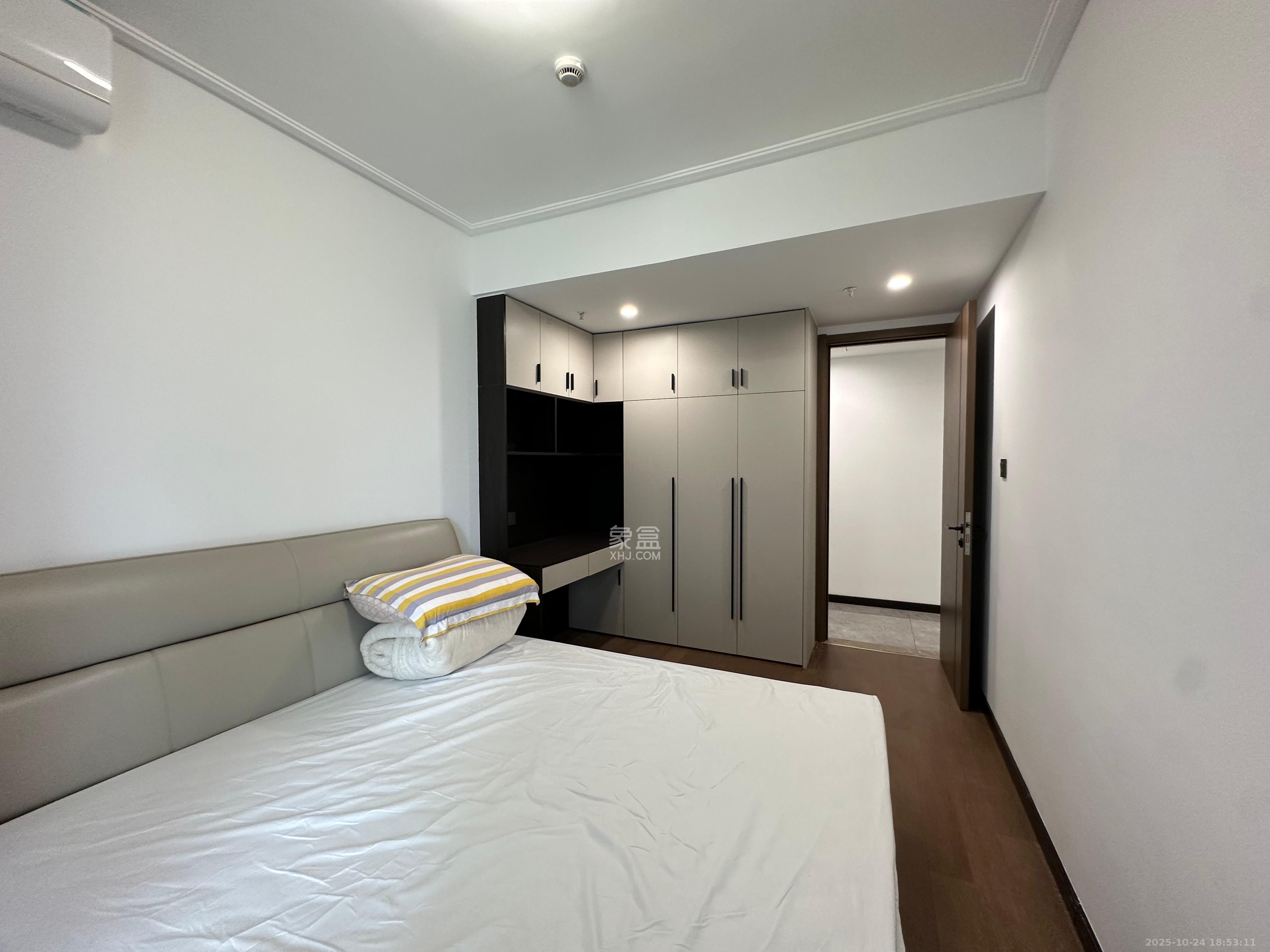 卓越中寰  4室2厅2卫    5500.0元/月室内图