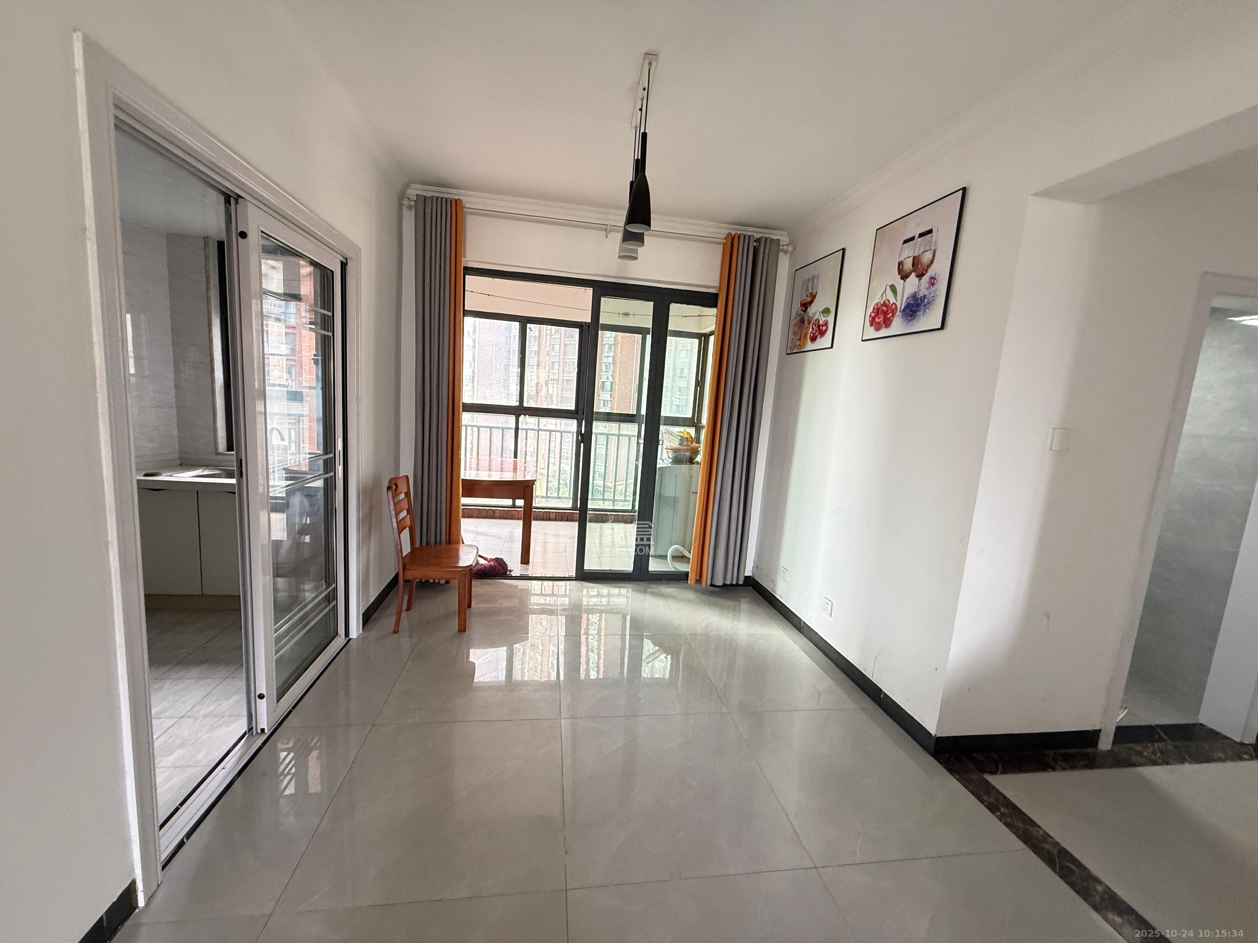 半山壹号  3室2厅2卫    2500.0元/月室内图