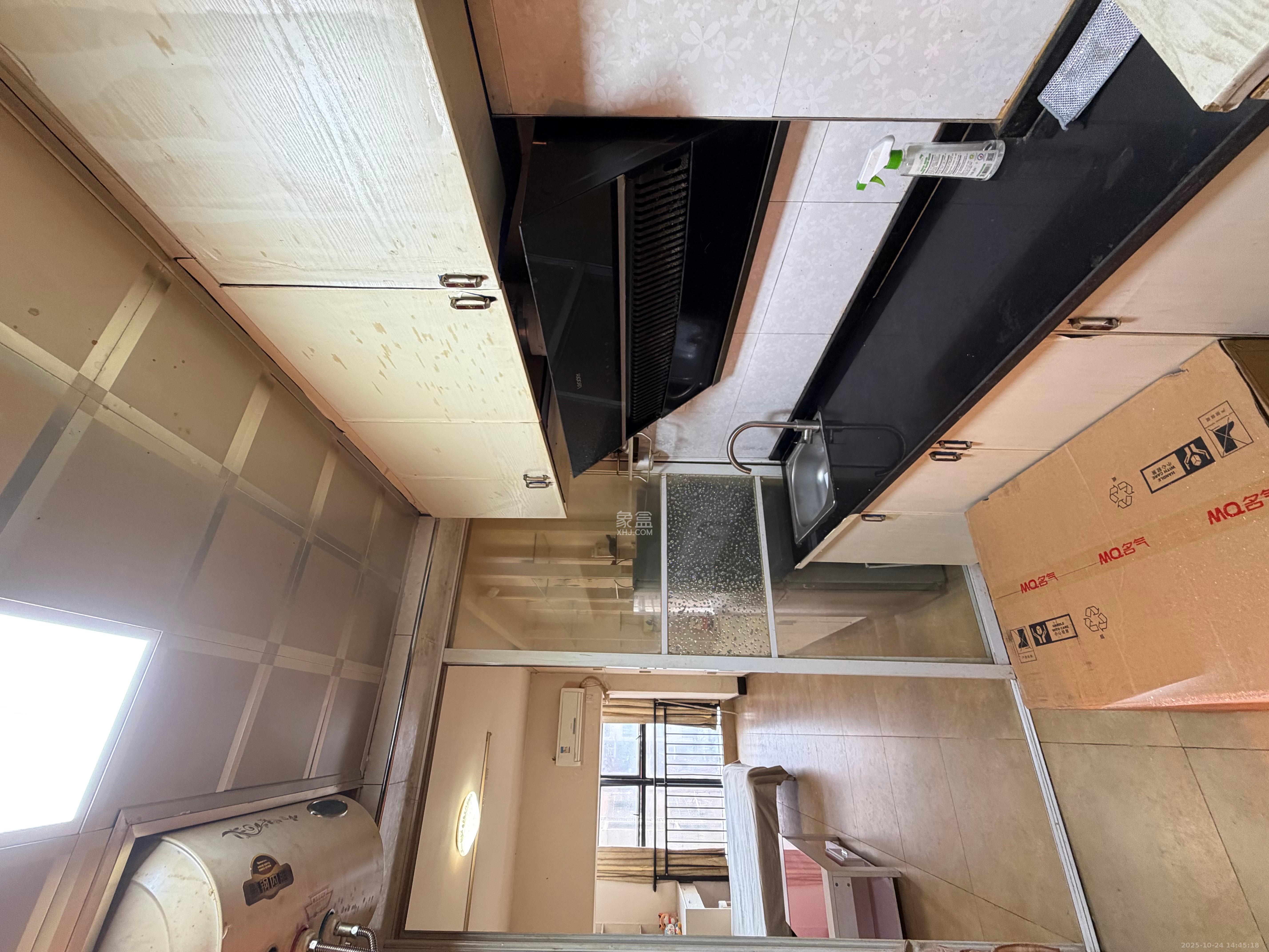 山水华景  1室1厅1卫    1200.0元/月室内图