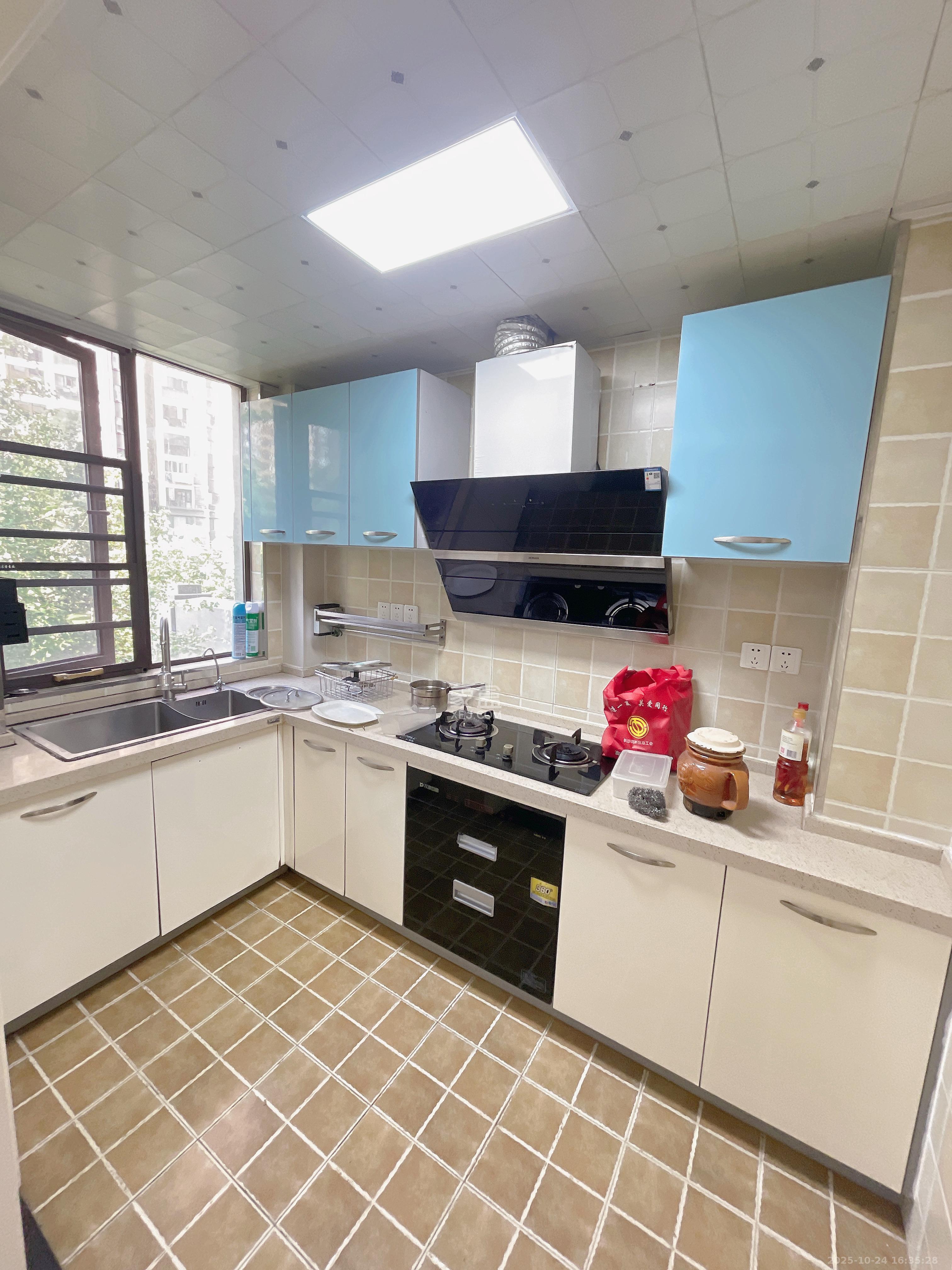 梅溪鑫苑名家  3室2厅2卫    2600.0元/月室内图