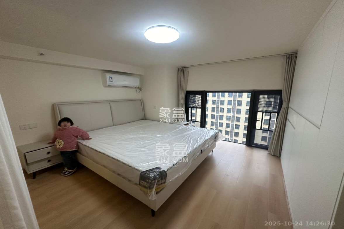 世茂璀璨天城公寓  1室1厅1卫    2300.0元/月 世茂璀璨天城公寓  1室1厅1卫    2300.0元/月室内图