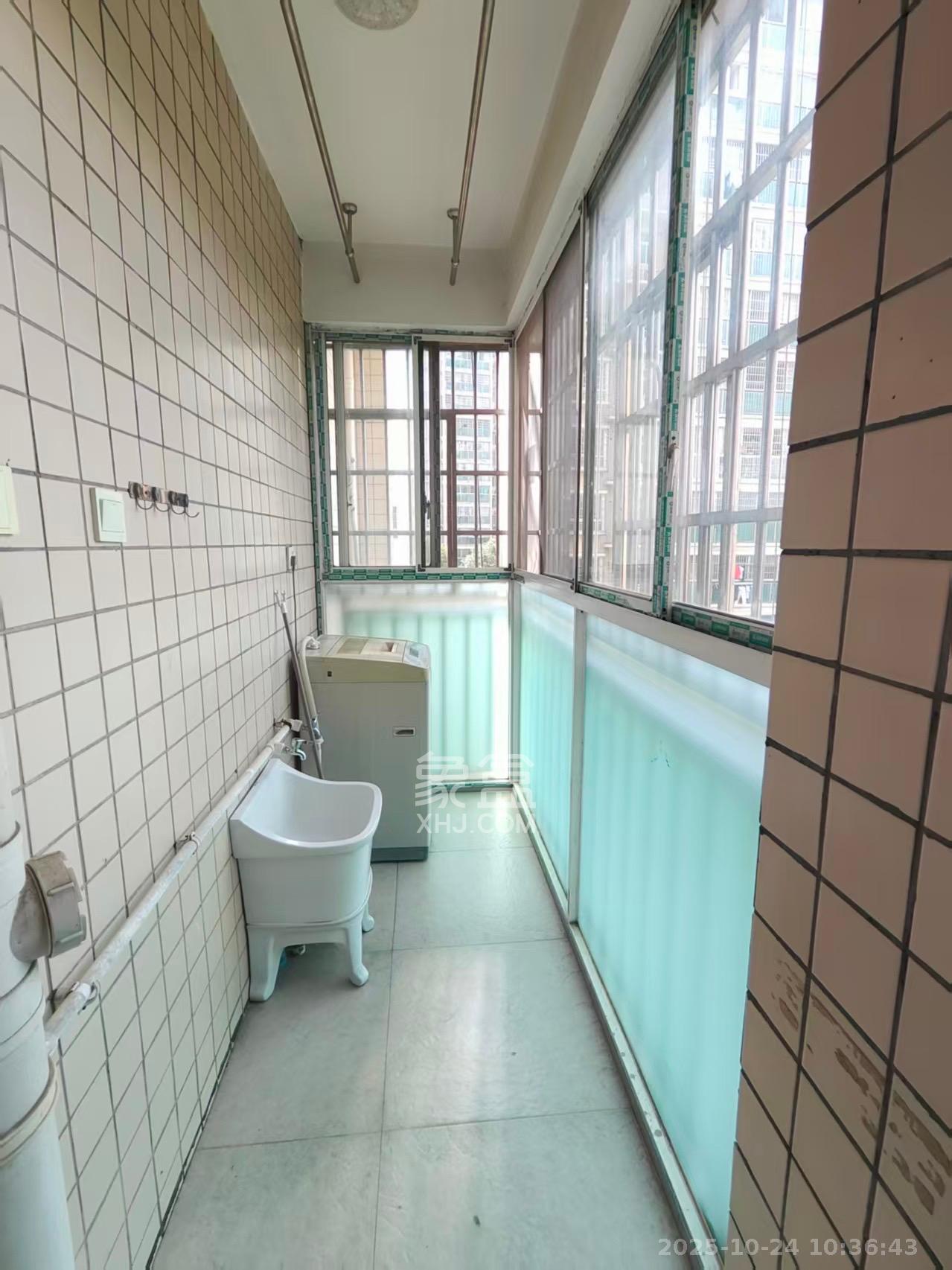 麓谷加州阳光  2室2厅1卫    2100.0元/月室内图