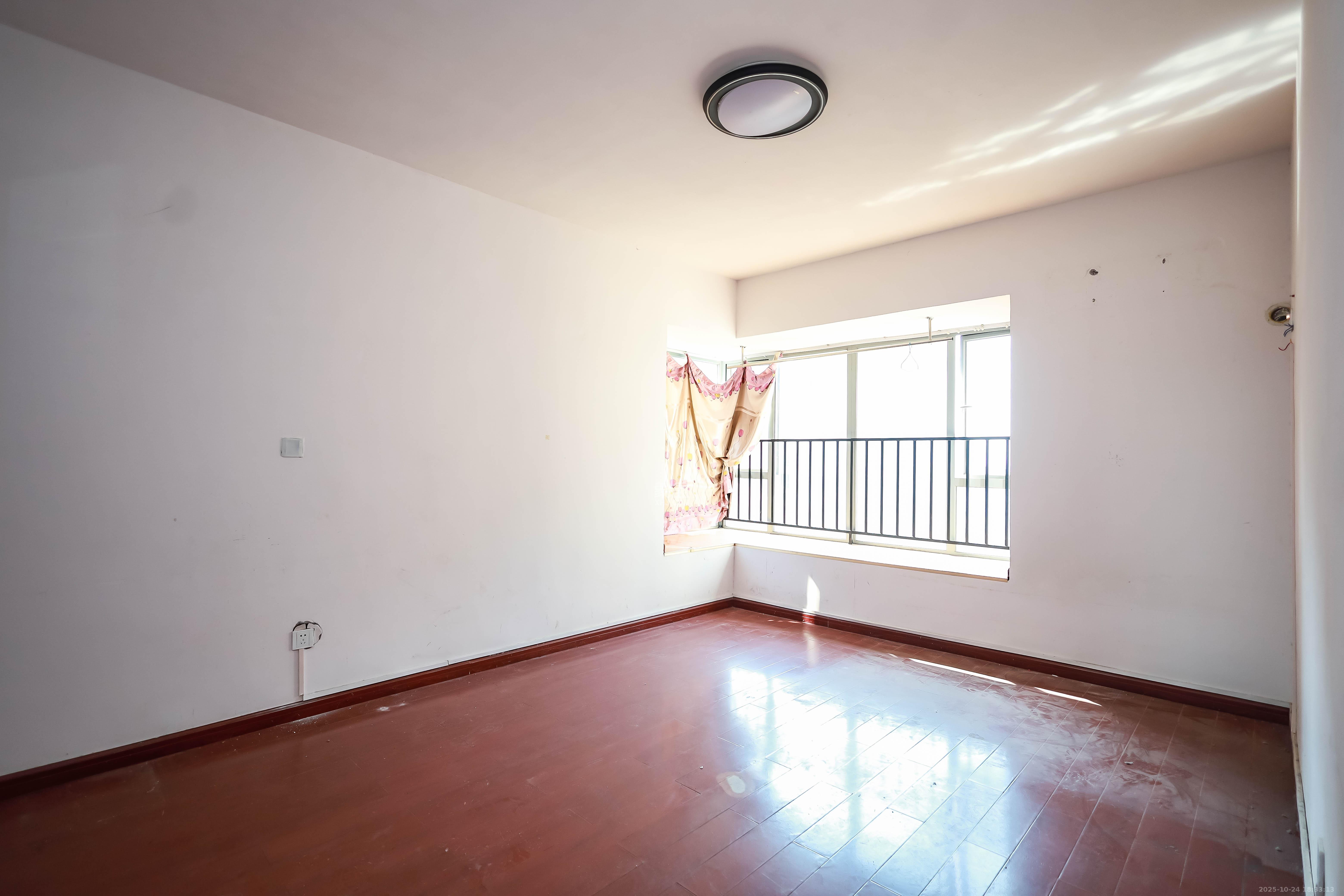 潇湘奥林匹克花园 4室2厅2卫 120.0万 潇湘奥林匹克花园 4室2厅2卫 120.0万卧室