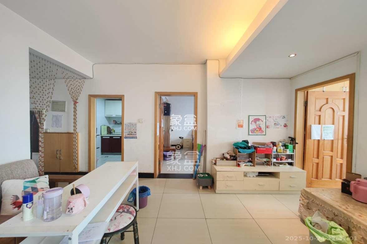 泰禹家园(彩云之翼家园一期、二期、三期) 1室1厅1卫 64.8万 泰禹家园(彩云之翼家园一期、二期、三期) 1室1厅1卫 64.8万客厅