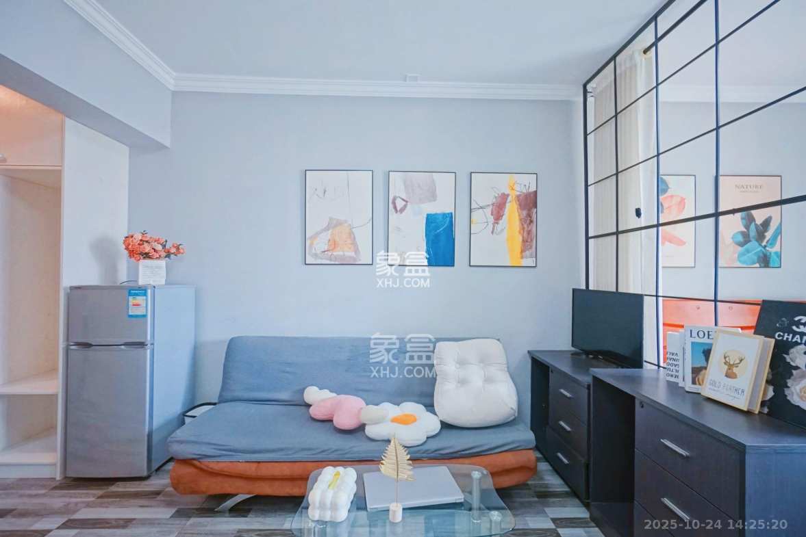 三万英尺  1室1厅1卫    2000.0元/月 三万英尺  1室1厅1卫    2000.0元/月室内图