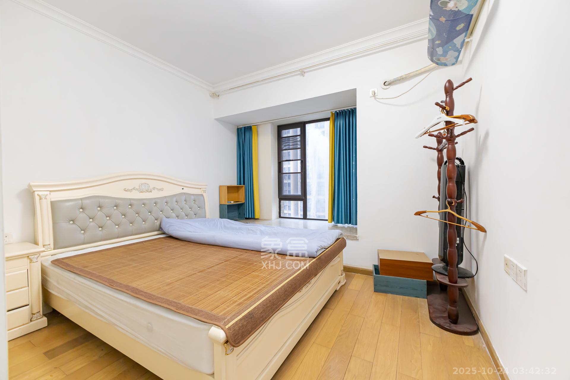 时代倾城一期  3室2厅2卫    82.0万卧室