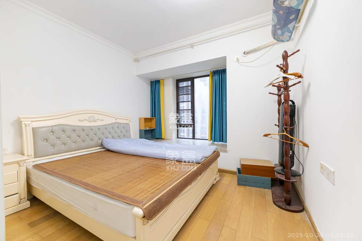 时代倾城一期 3室2厅2卫 82.0万 时代倾城一期 3室2厅2卫 82.0万卧室