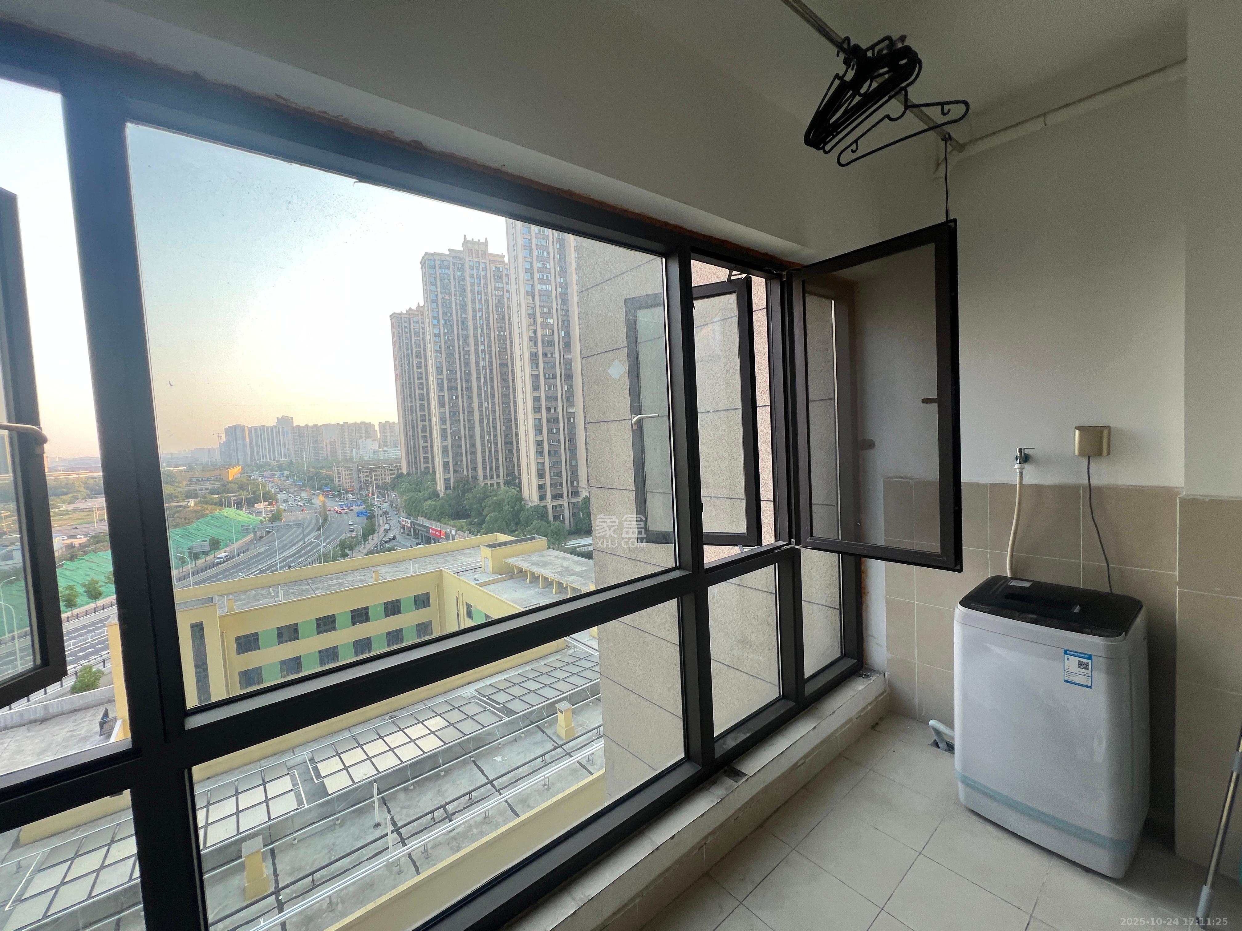 阳光城尚东湾青柠园  3室2厅2卫    2600.0元/月 阳光城尚东湾青柠园  3室2厅2卫    2600.0元/月室内图