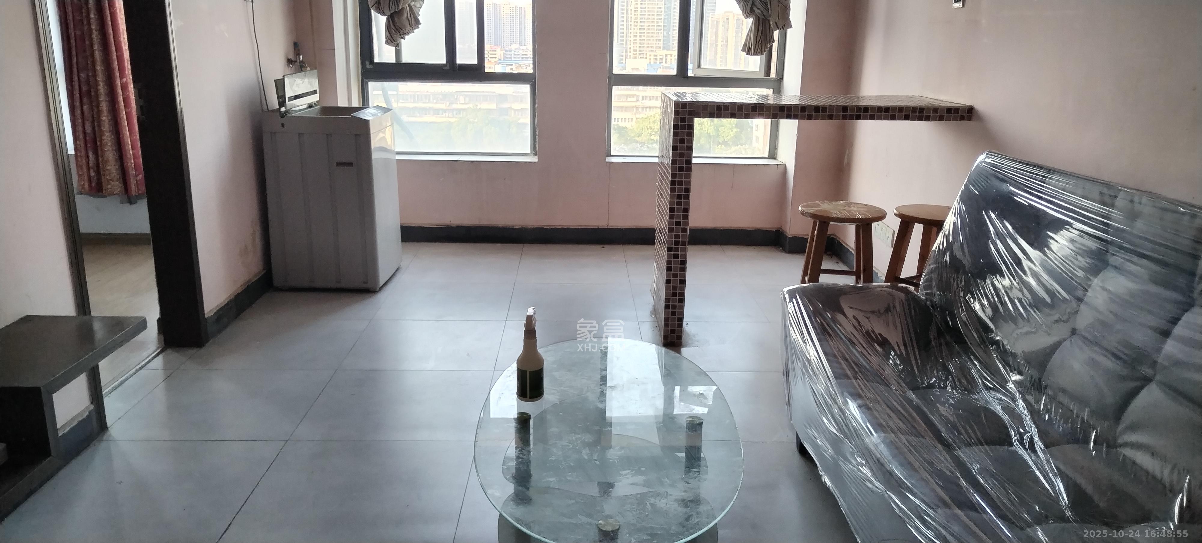 上海城小区 1室1厅1卫 1400.0元/月 上海城小区 1室1厅1卫 1400.0元/月室内图