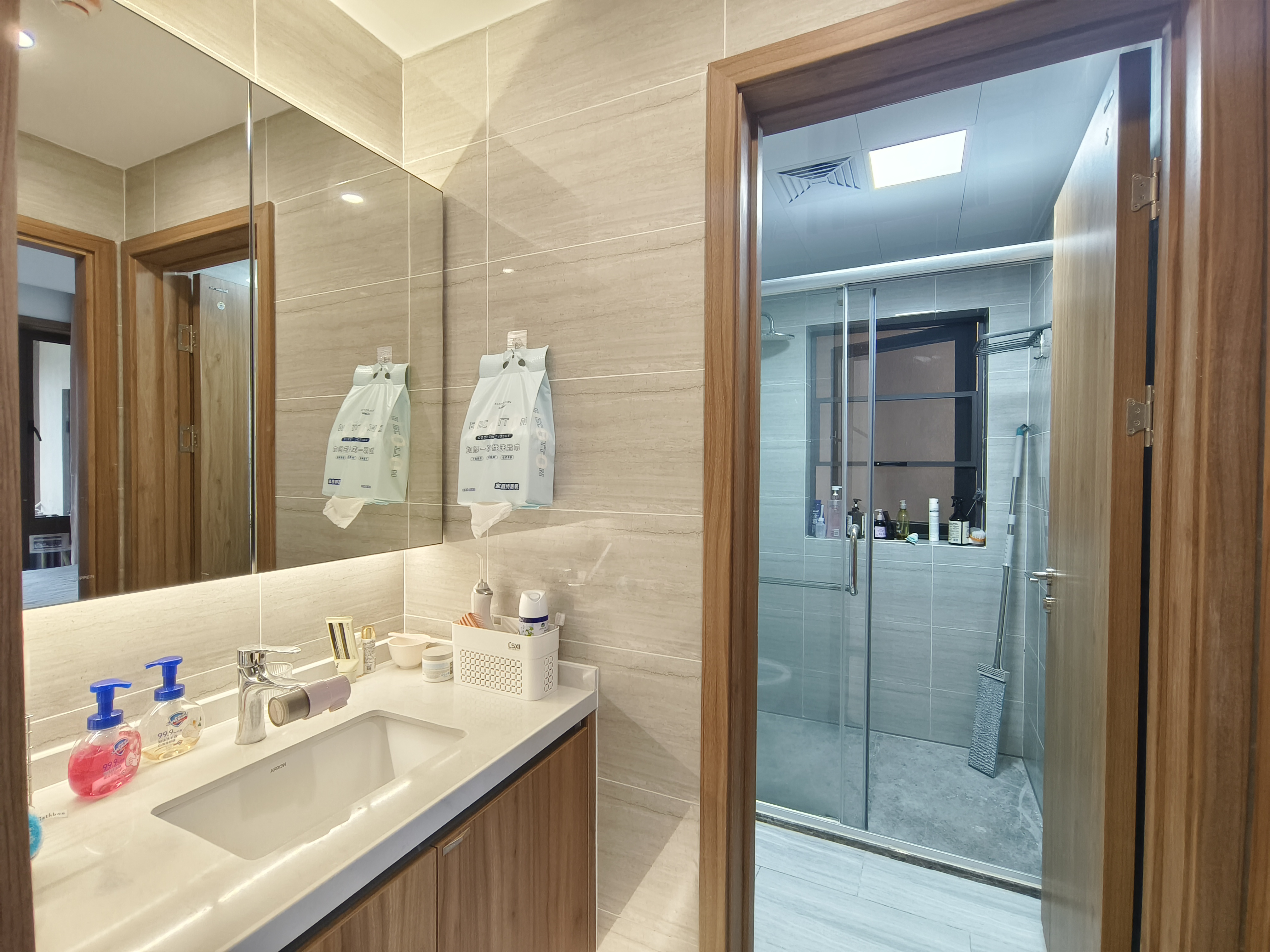 海航豪庭南苑  2室2厅2卫    4000.0元/月室内图