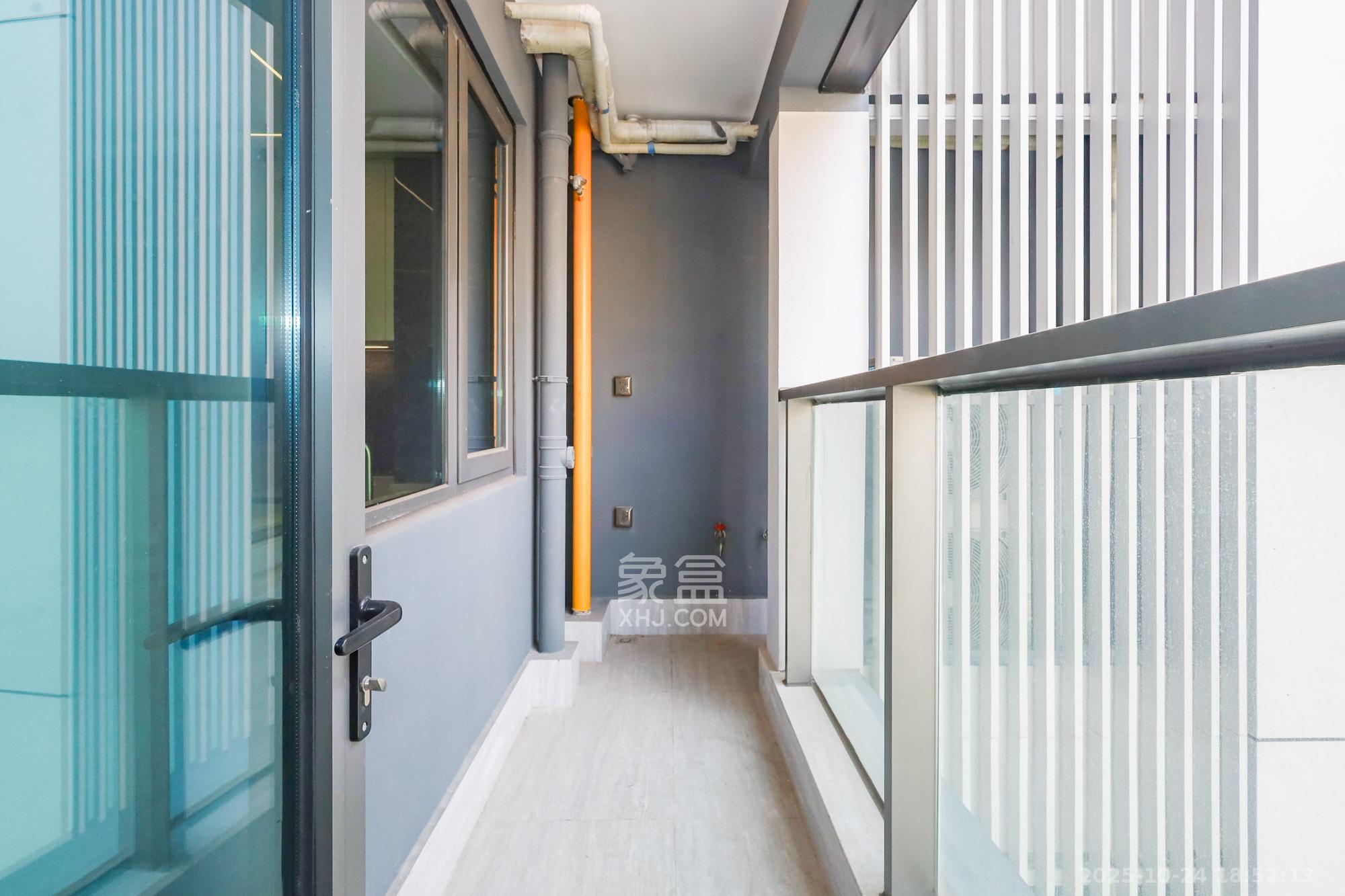 招商蛇口滨江境  3室2厅2卫    420.0万其他